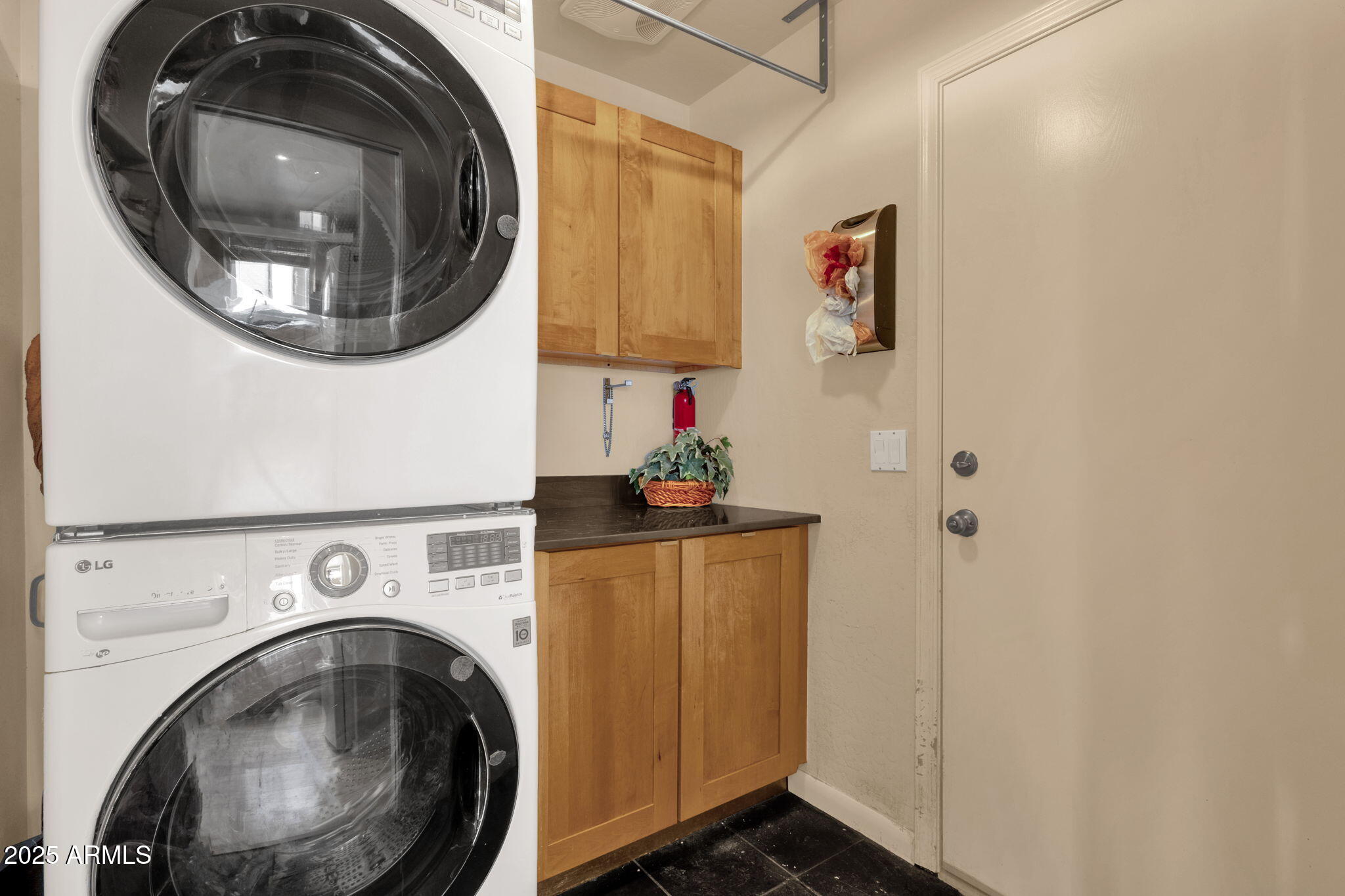 517 W AIRE LIBRE Avenue