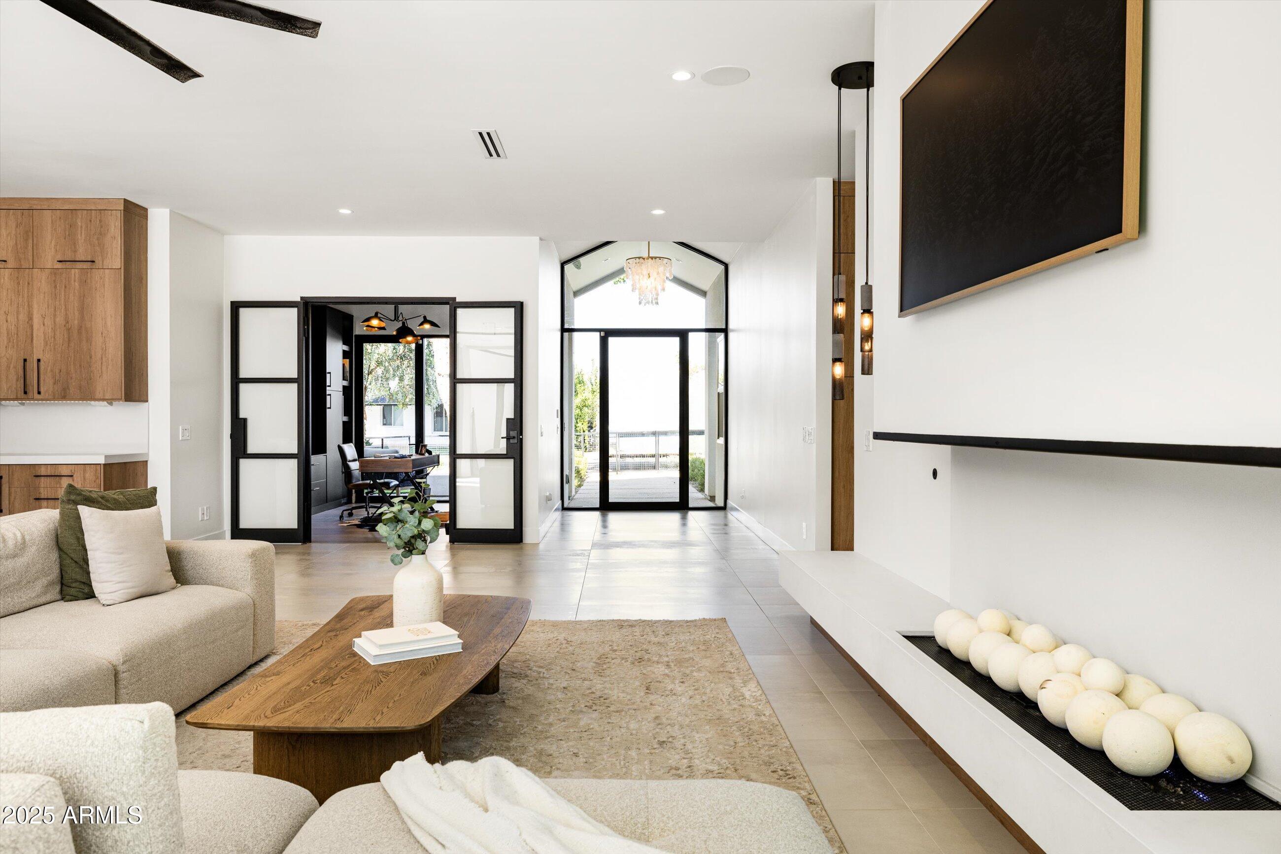 3721 E PICCADILLY Road