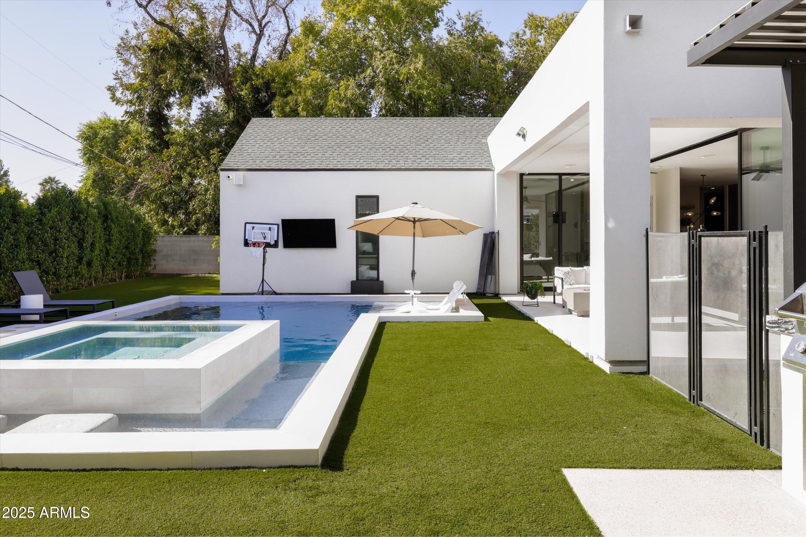 3721 E PICCADILLY Road