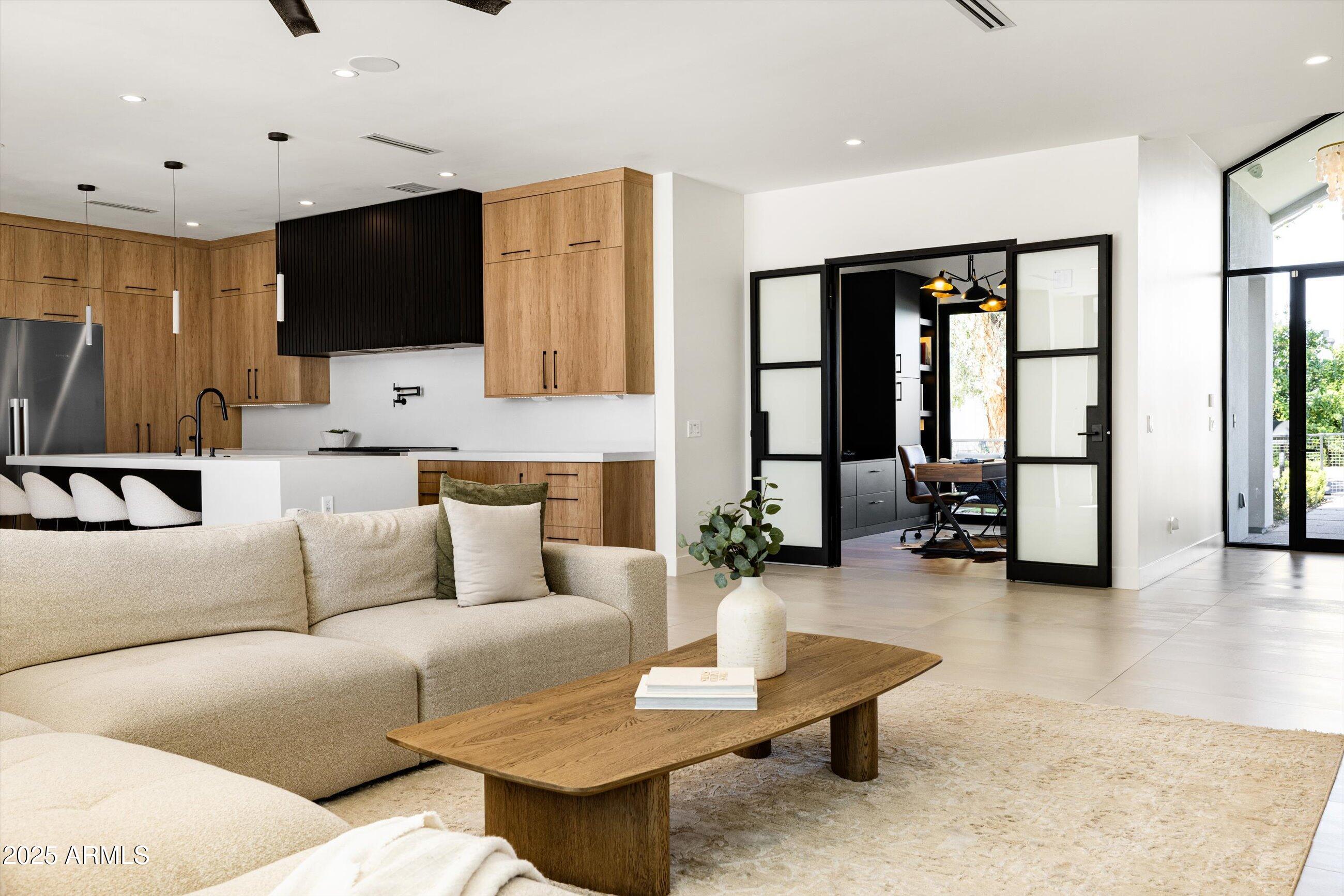 3721 E PICCADILLY Road