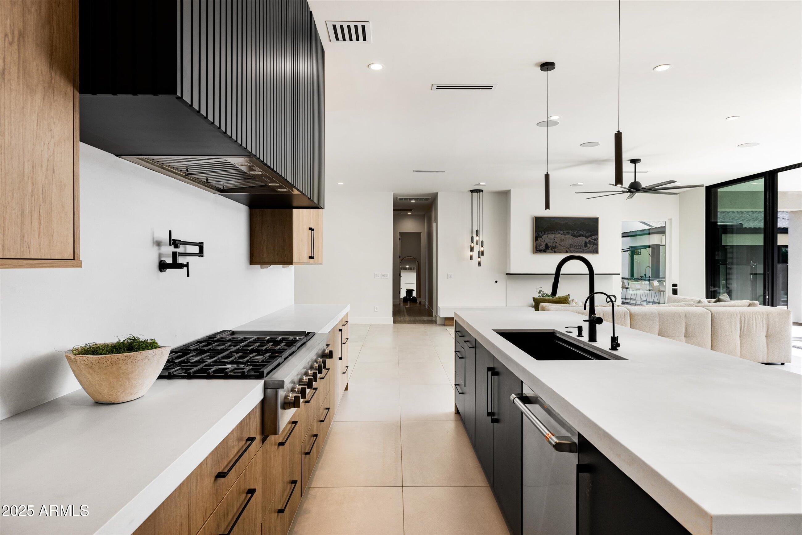 3721 E PICCADILLY Road