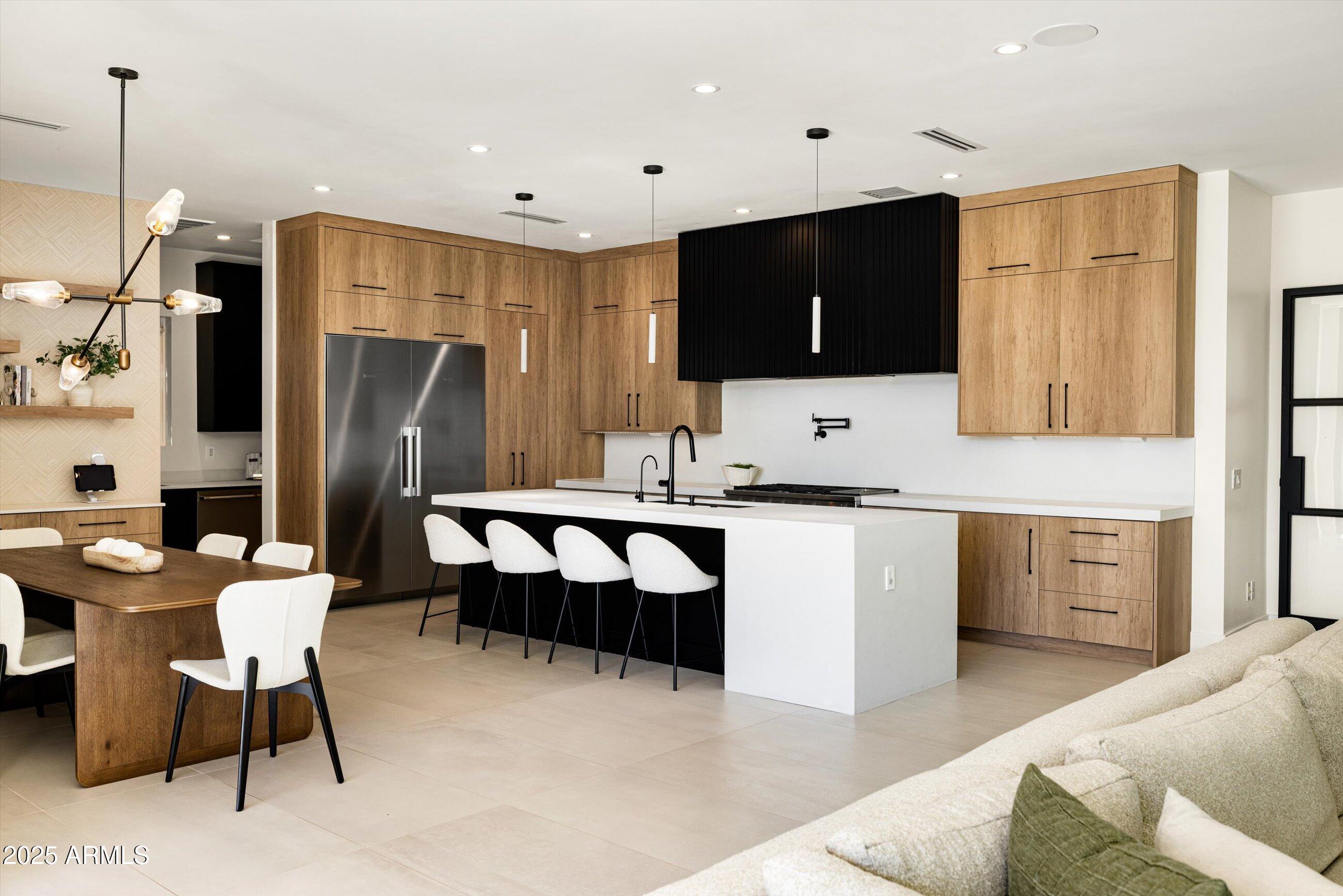 3721 E PICCADILLY Road