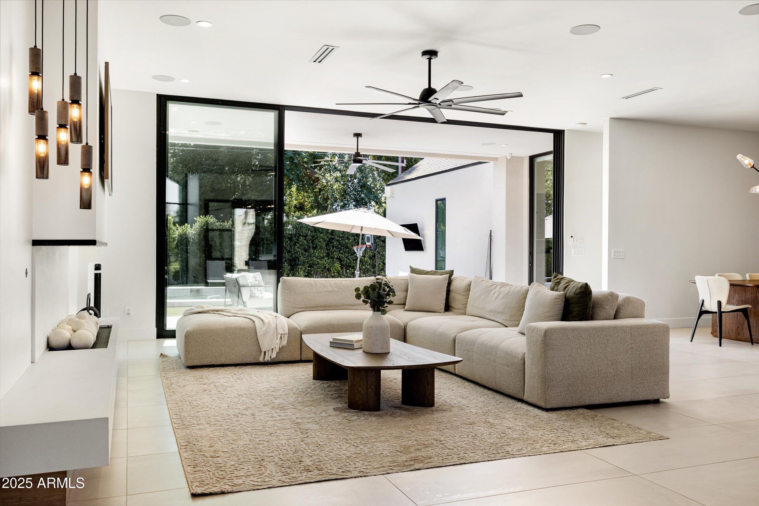 3721 E PICCADILLY Road