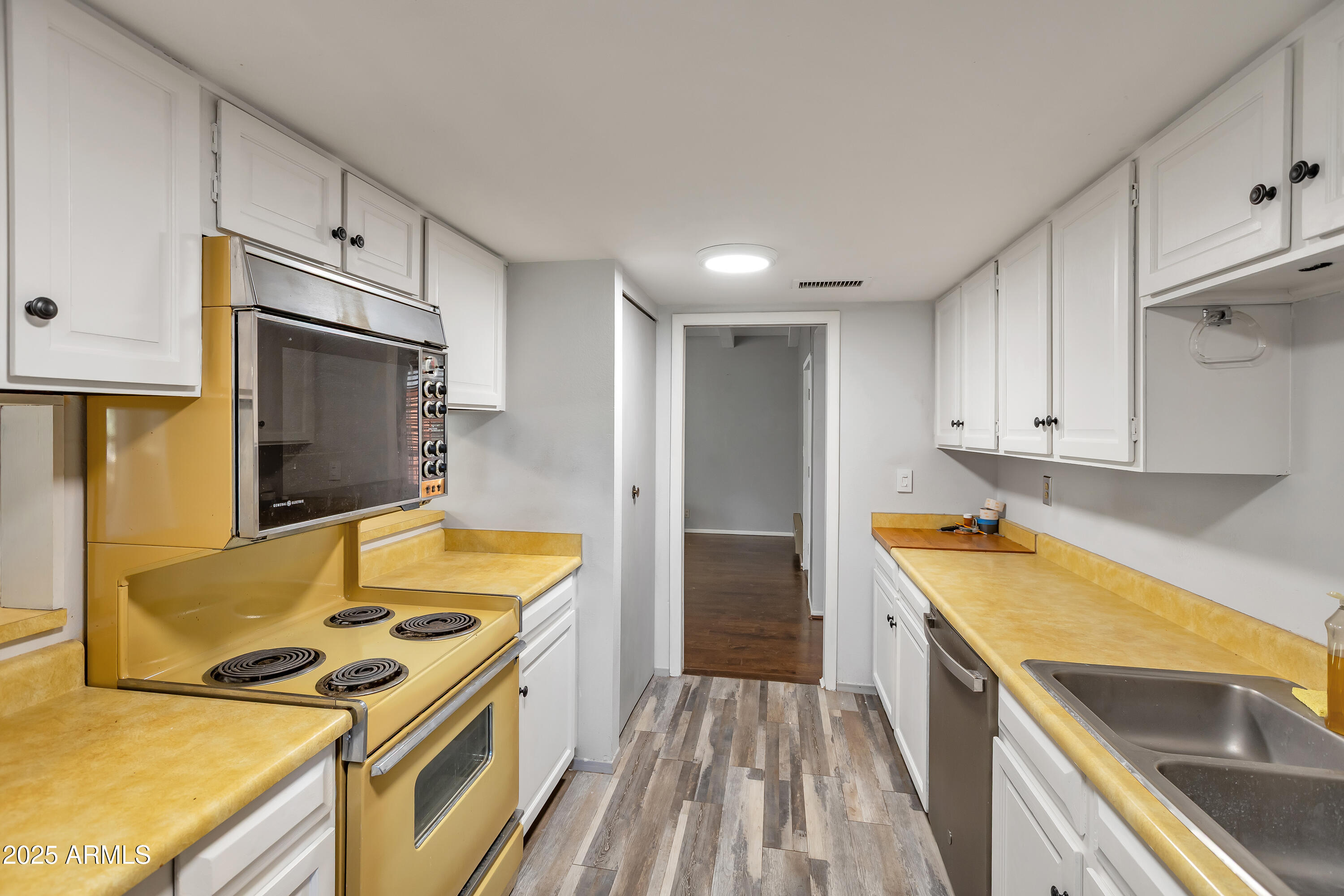 255 QUAIL HOLLOW Drive