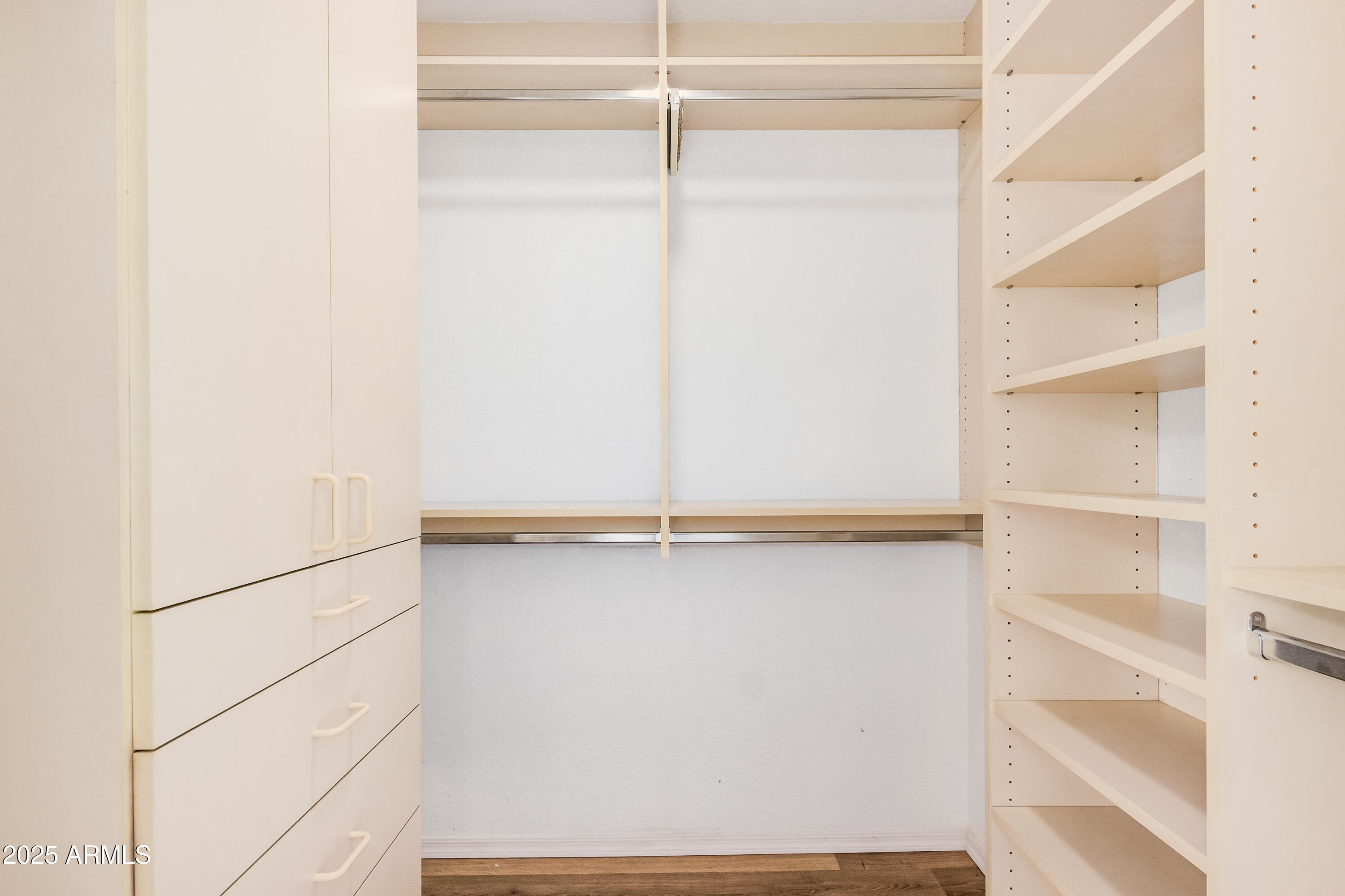 625 E NORTHVIEW Avenue