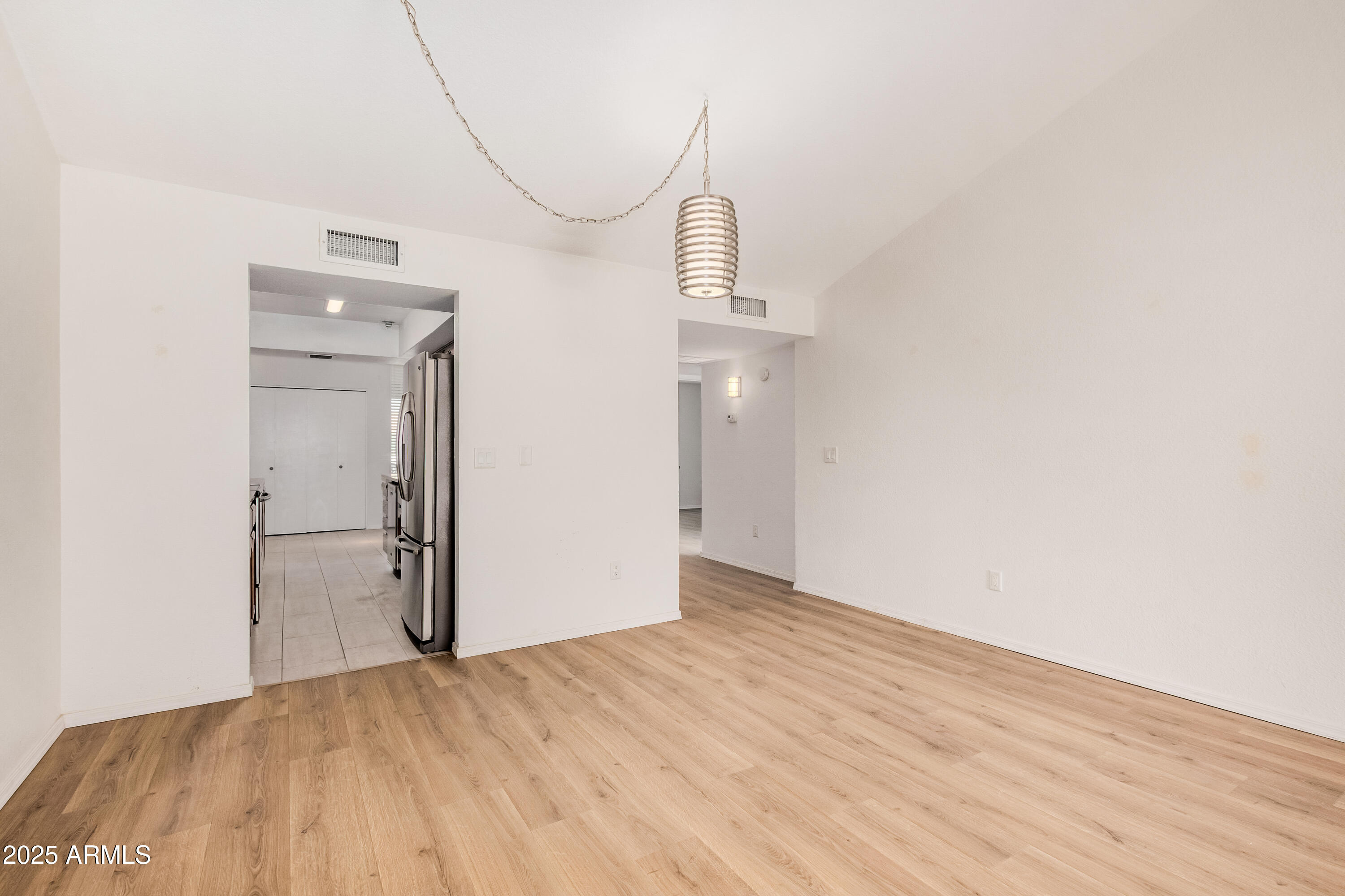 625 E NORTHVIEW Avenue