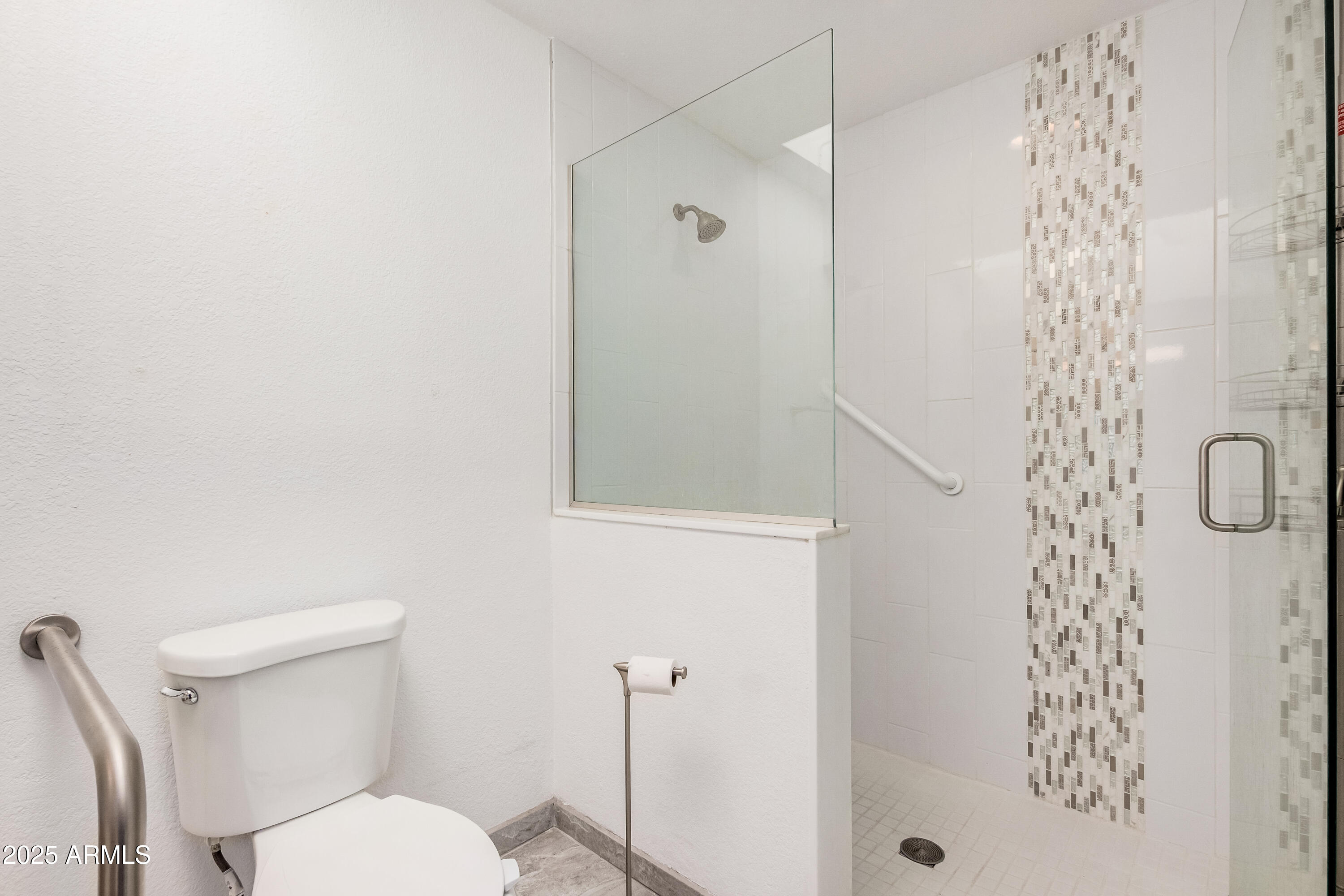 625 E NORTHVIEW Avenue