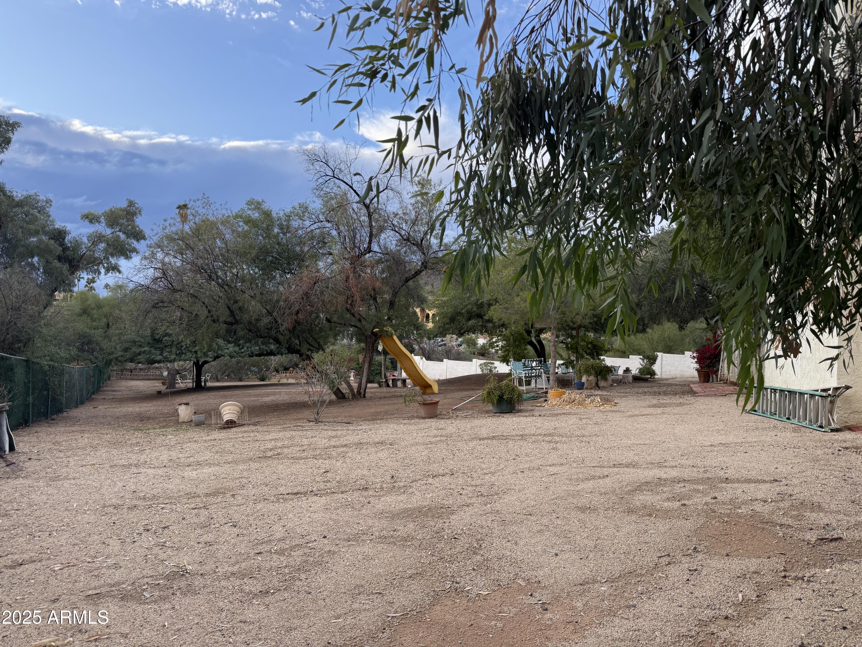 6618 N HILLSIDE Drive