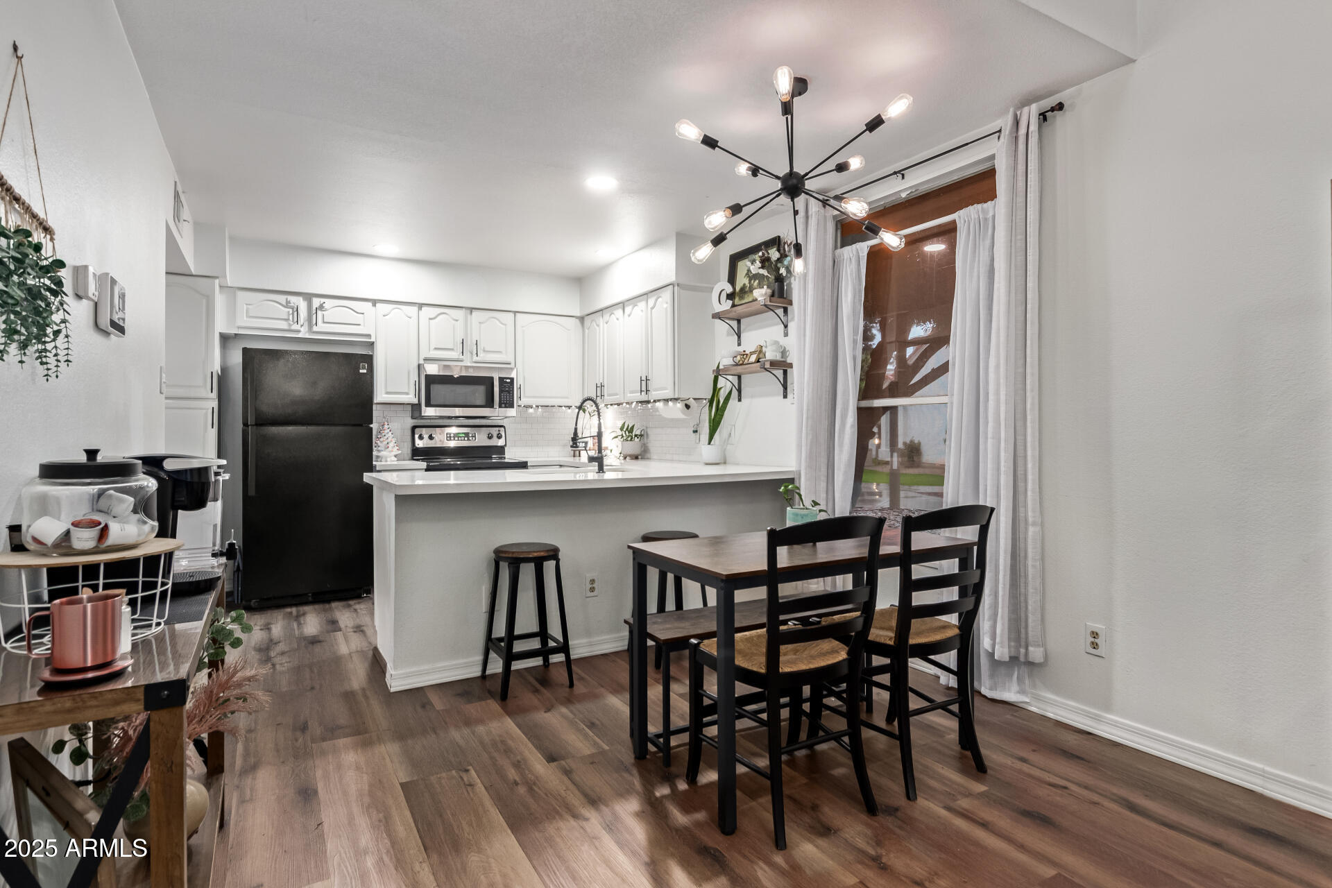 1717 E UNION HILLS Drive 1054