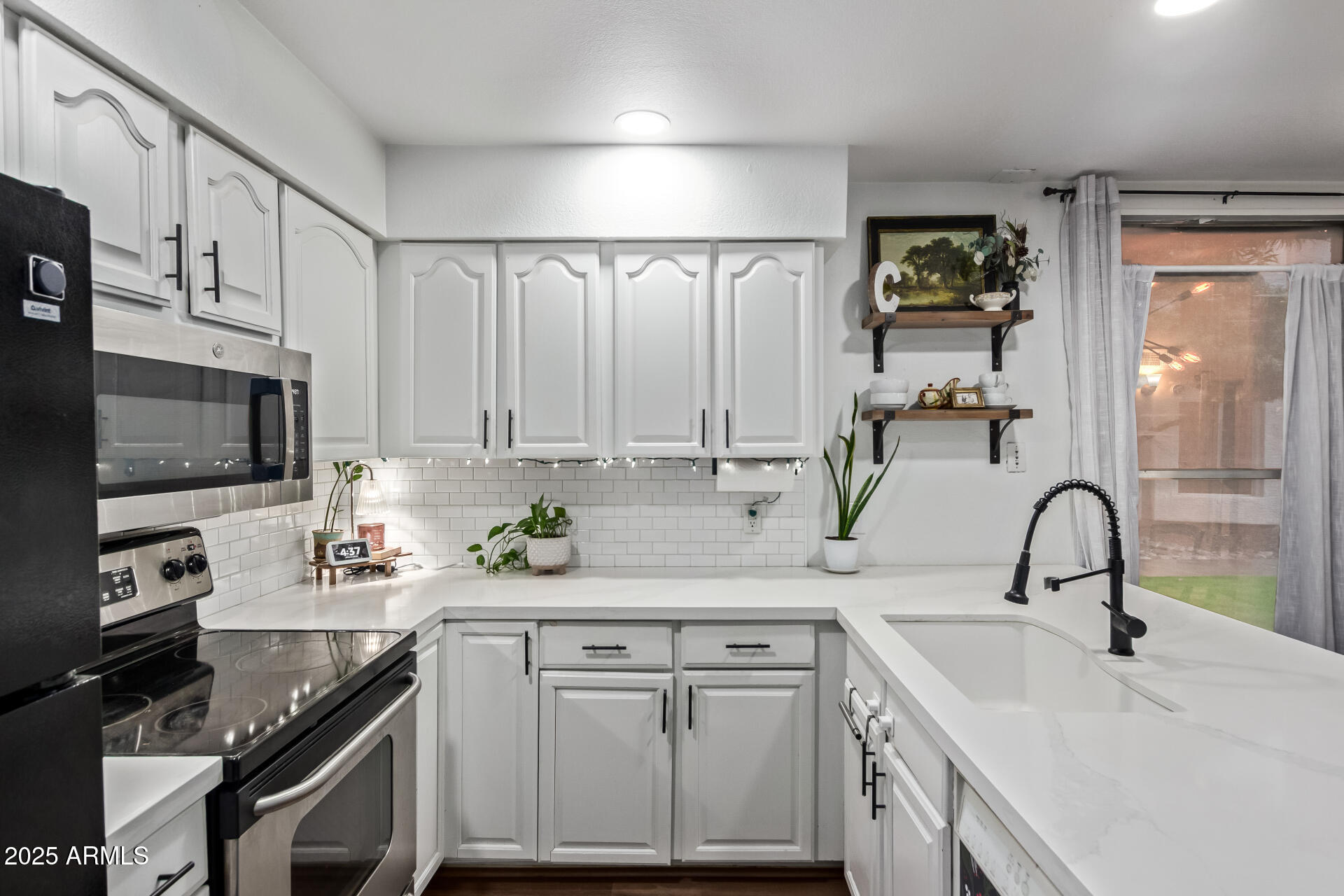 1717 E UNION HILLS Drive 1054