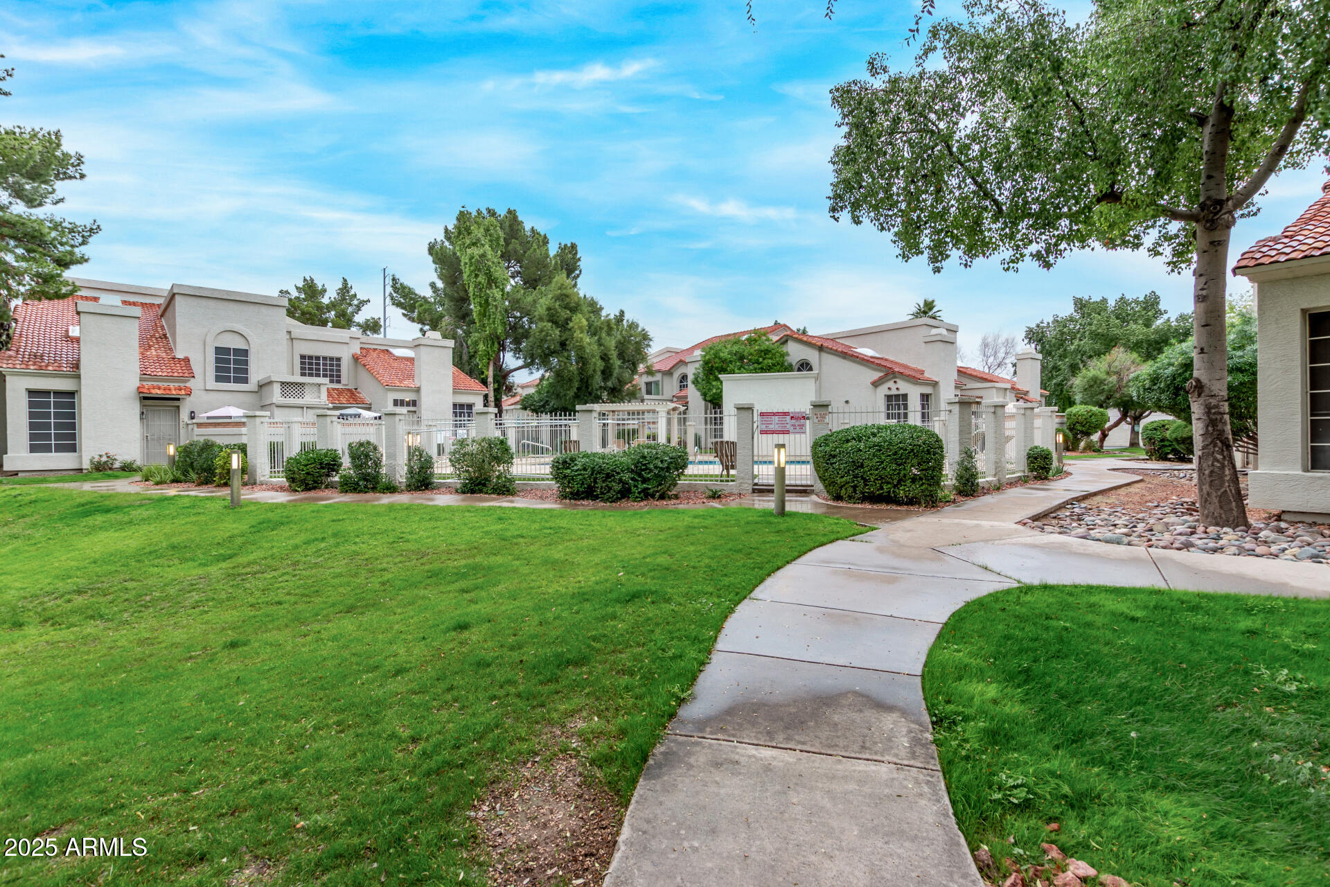 1717 E UNION HILLS Drive 1054