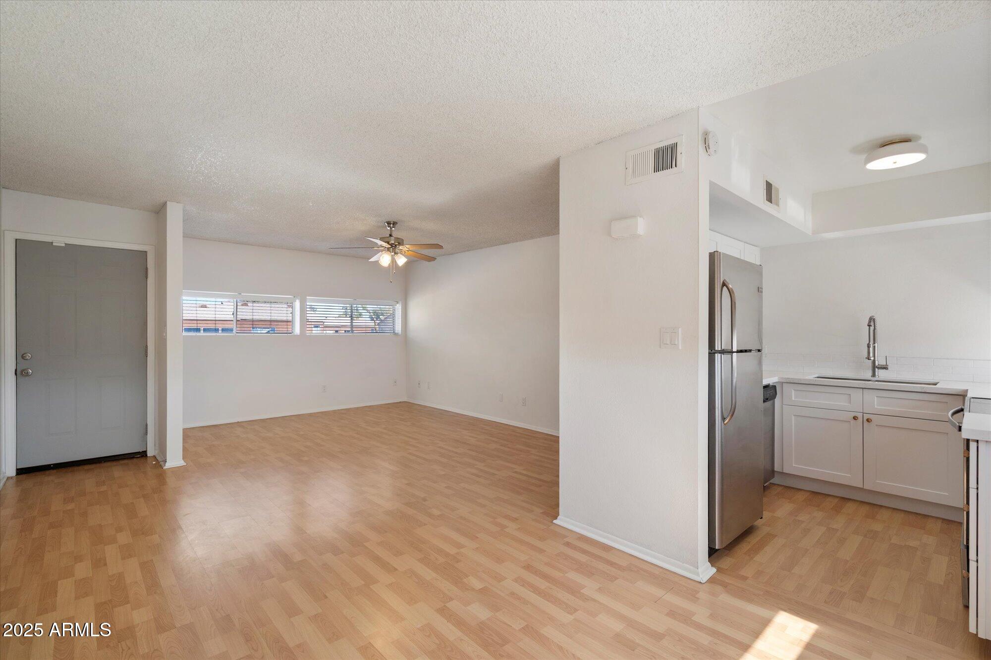 2673 E OAKLEAF Drive