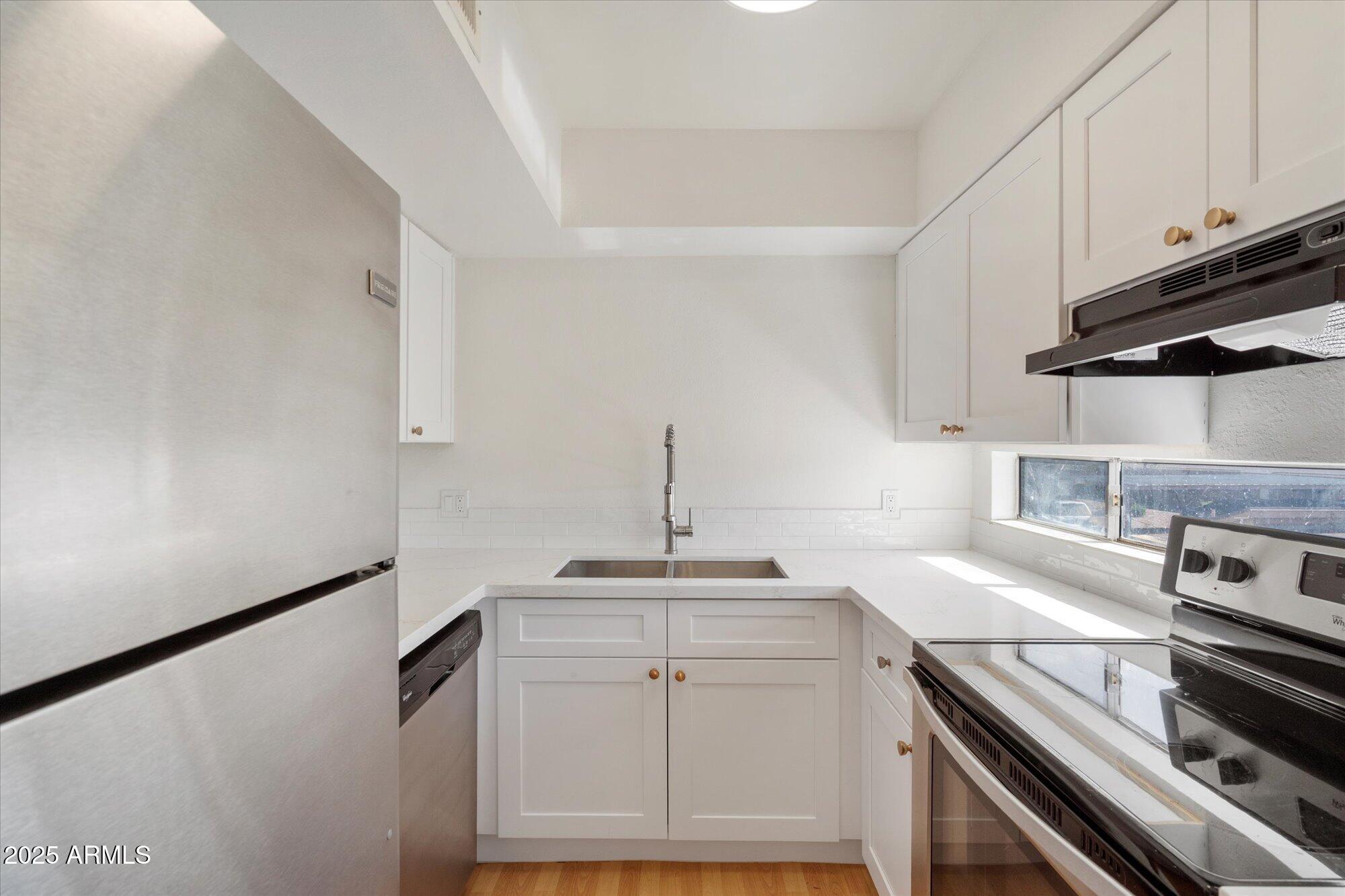 2673 E OAKLEAF Drive