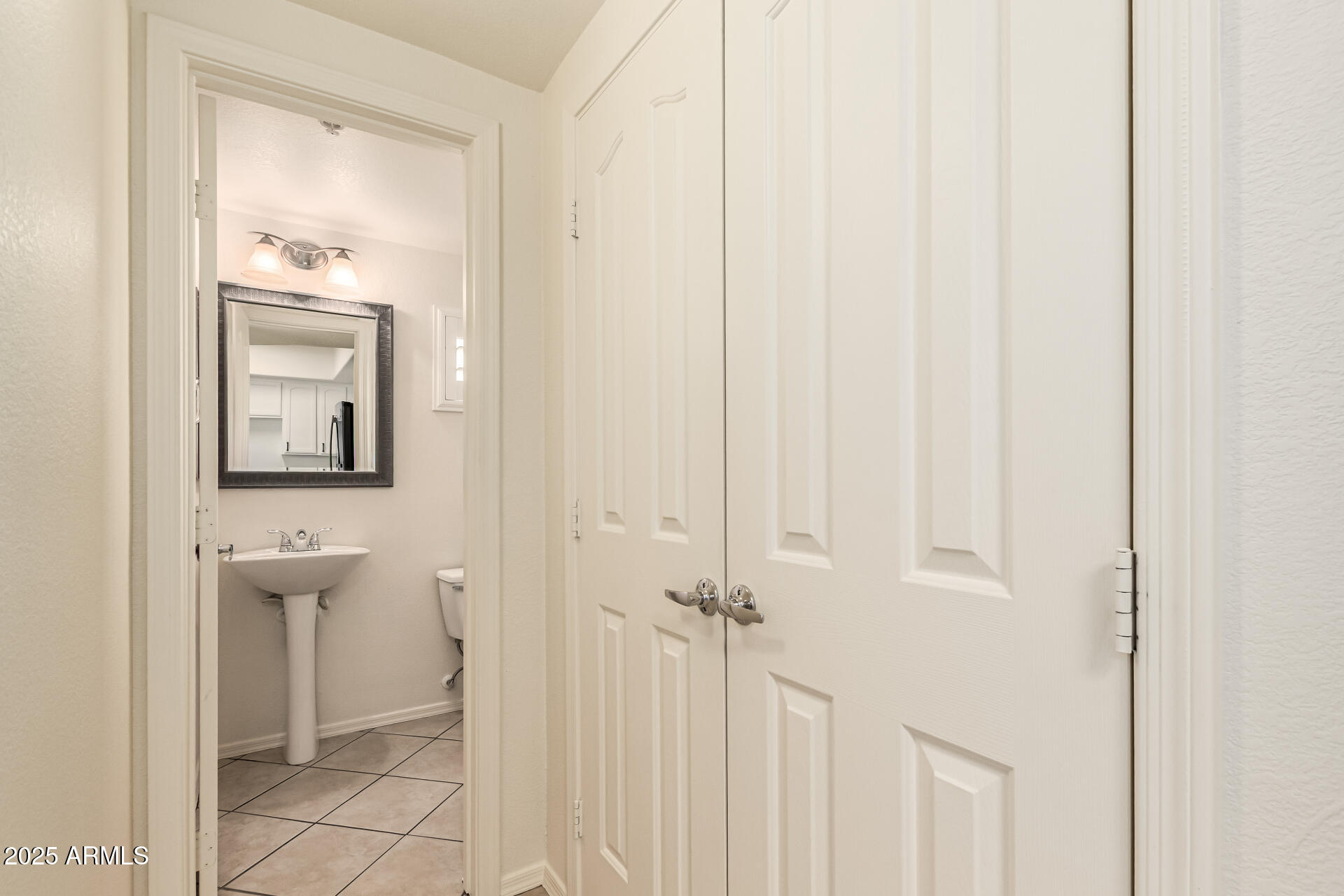 2401 E RIO SALADO Parkway 1048