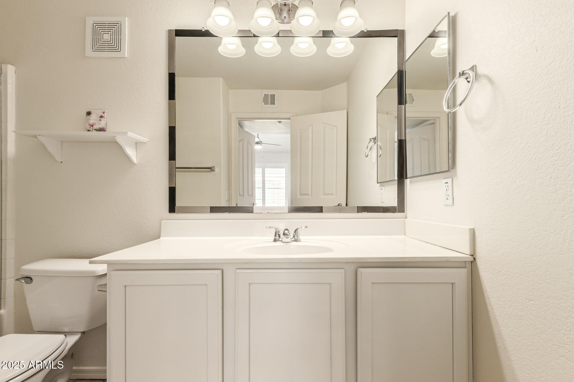 2401 E RIO SALADO Parkway 1048