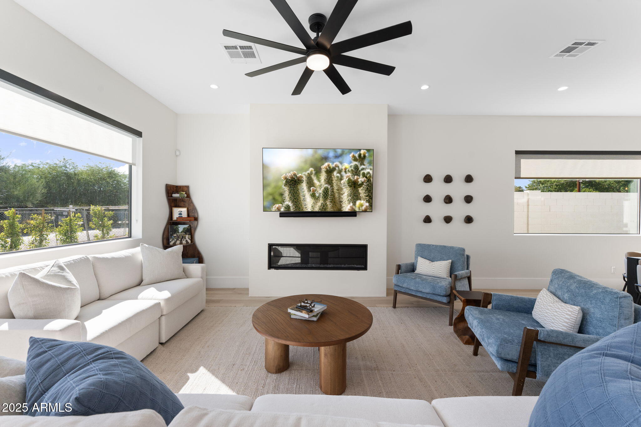 4546 E CAMPBELL Avenue