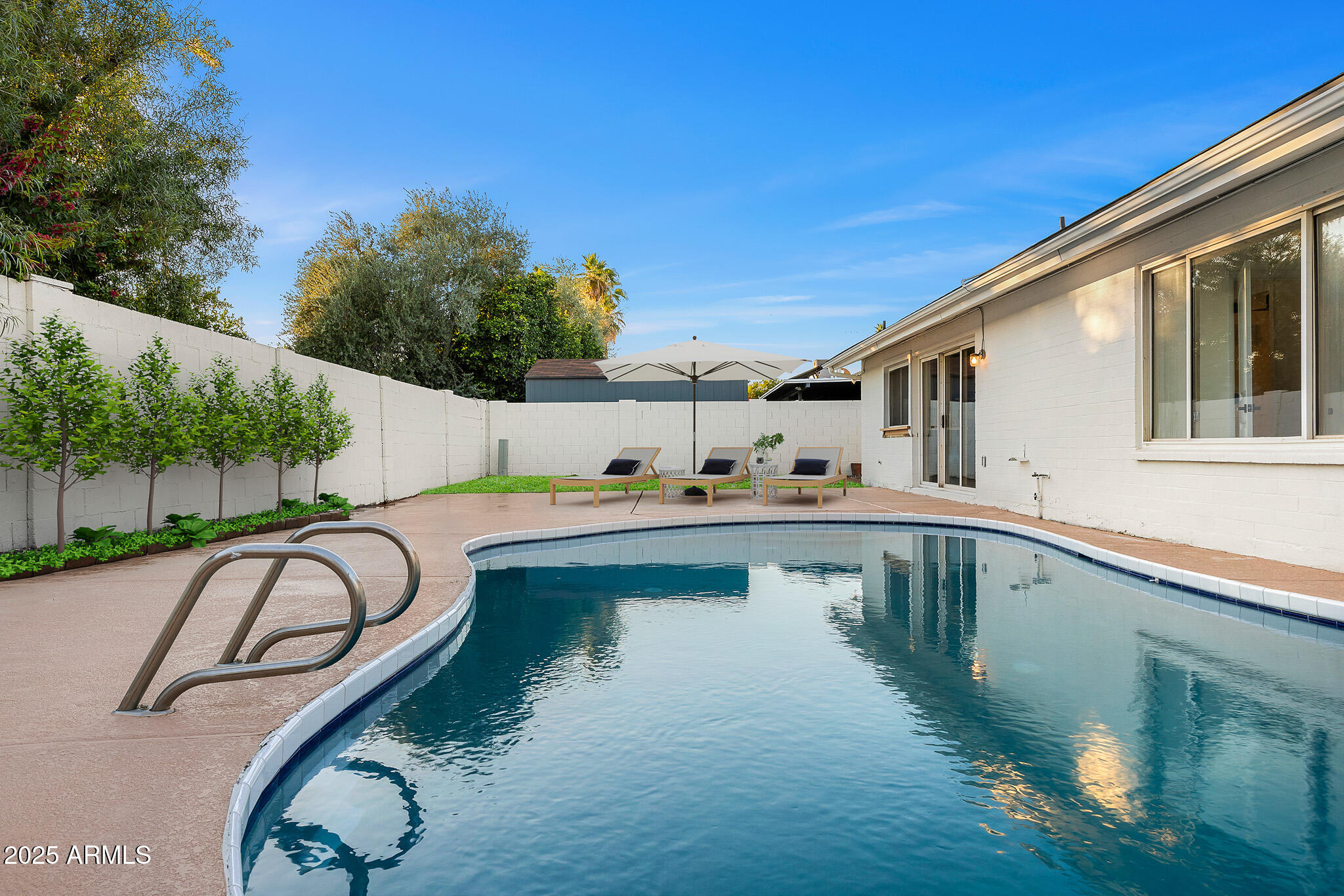 2607 E CORRINE Drive