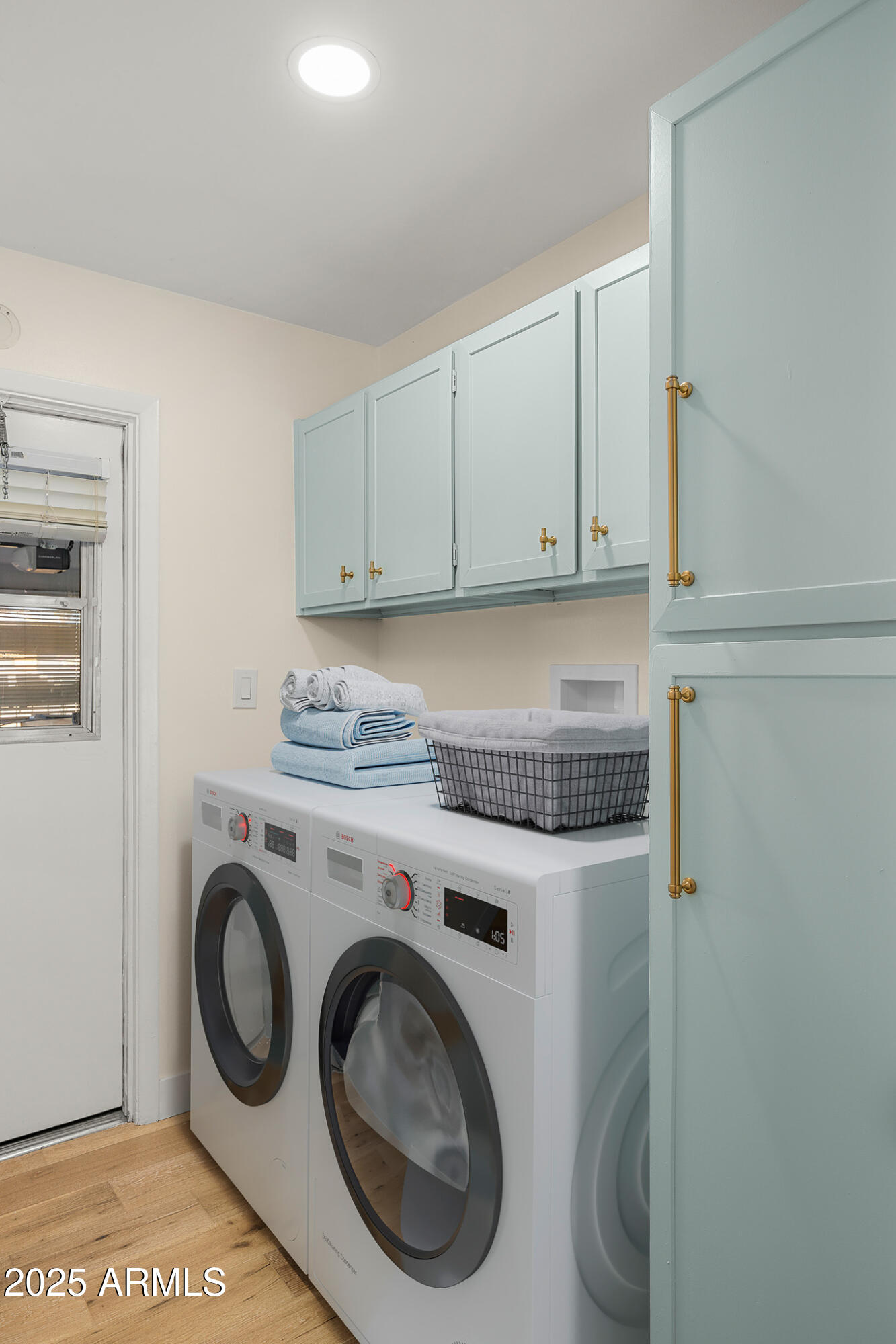 2607 E CORRINE Drive