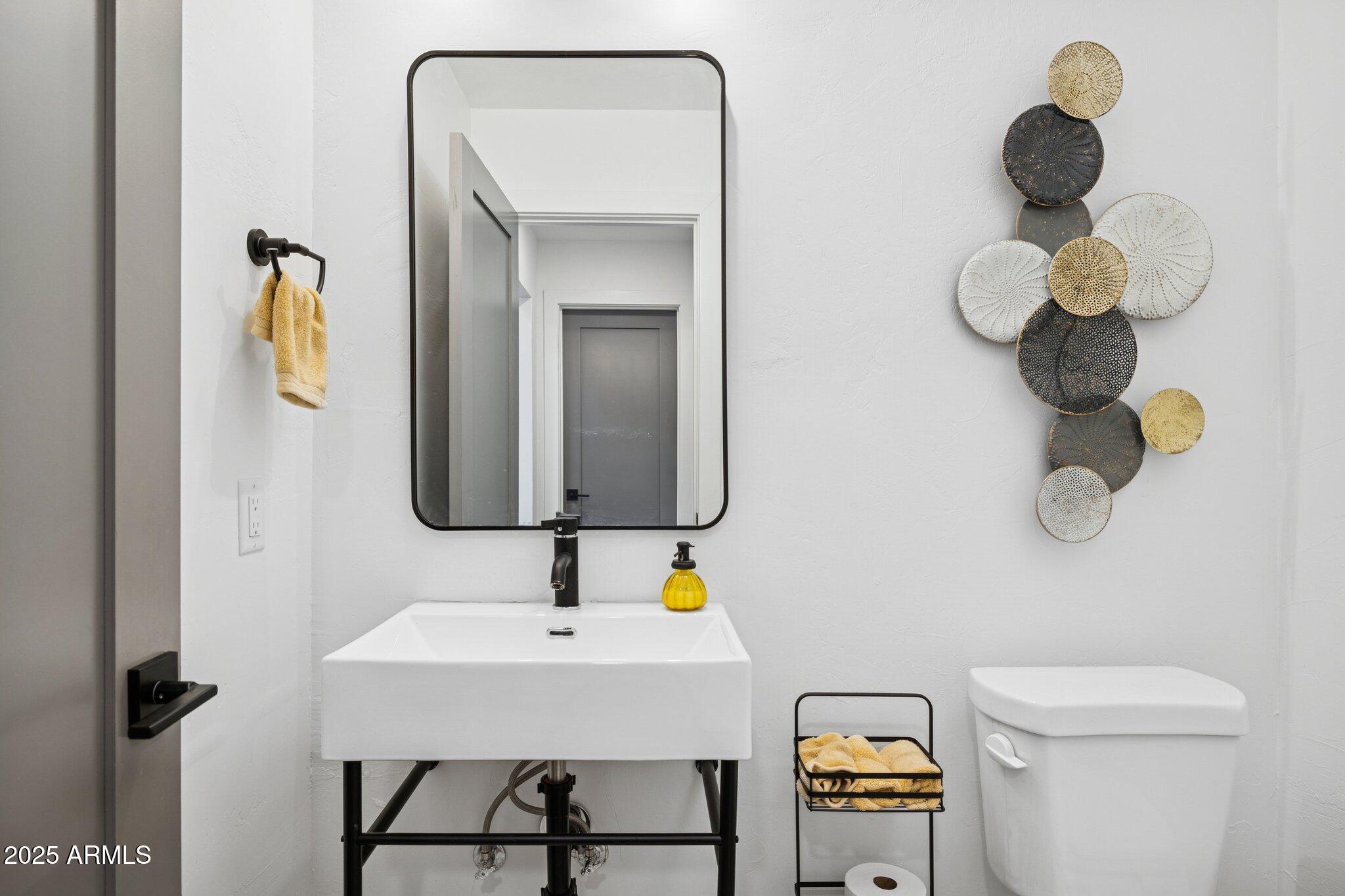 2044 E SMOKETREE Drive