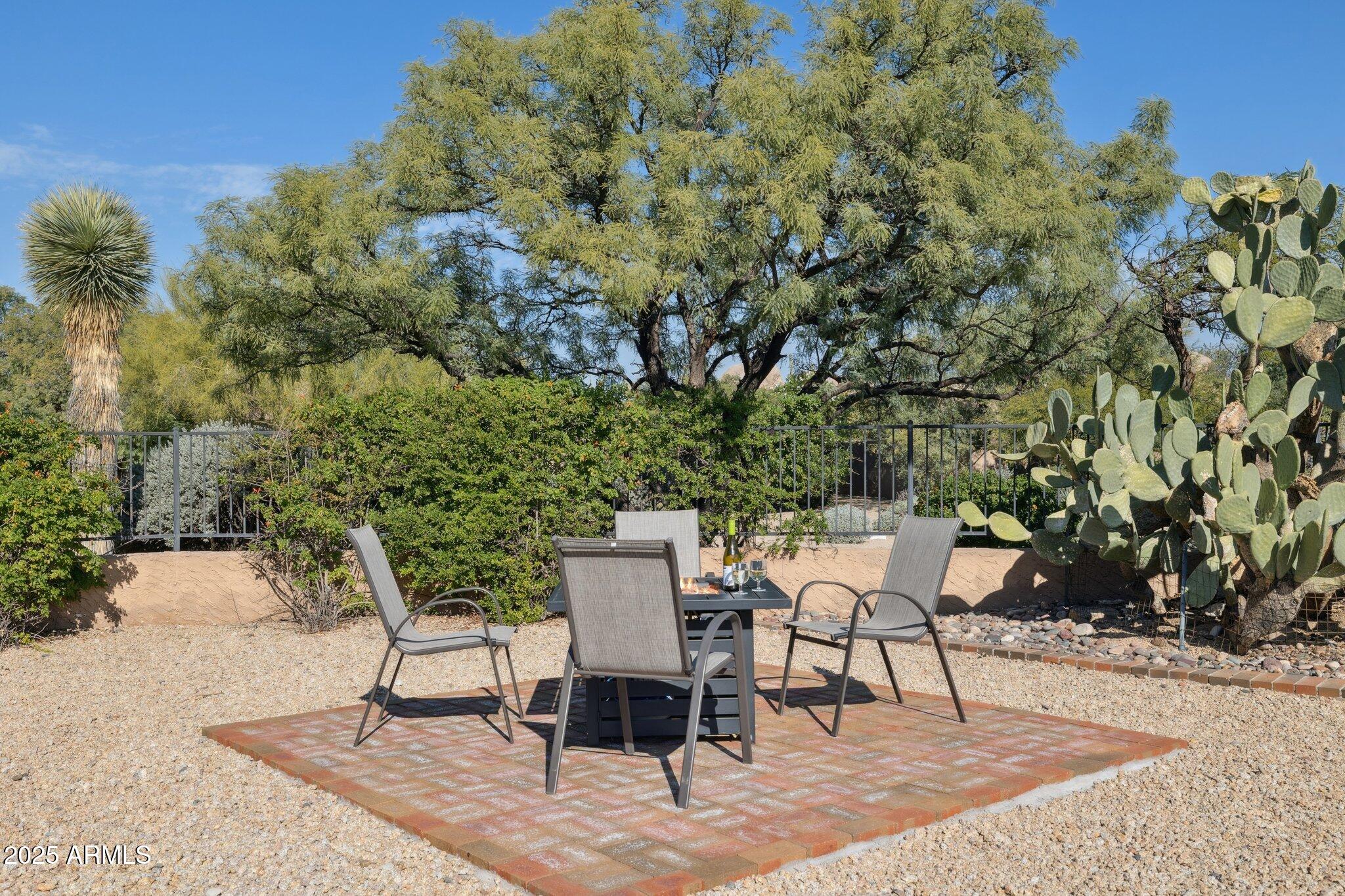 2044 E SMOKETREE Drive