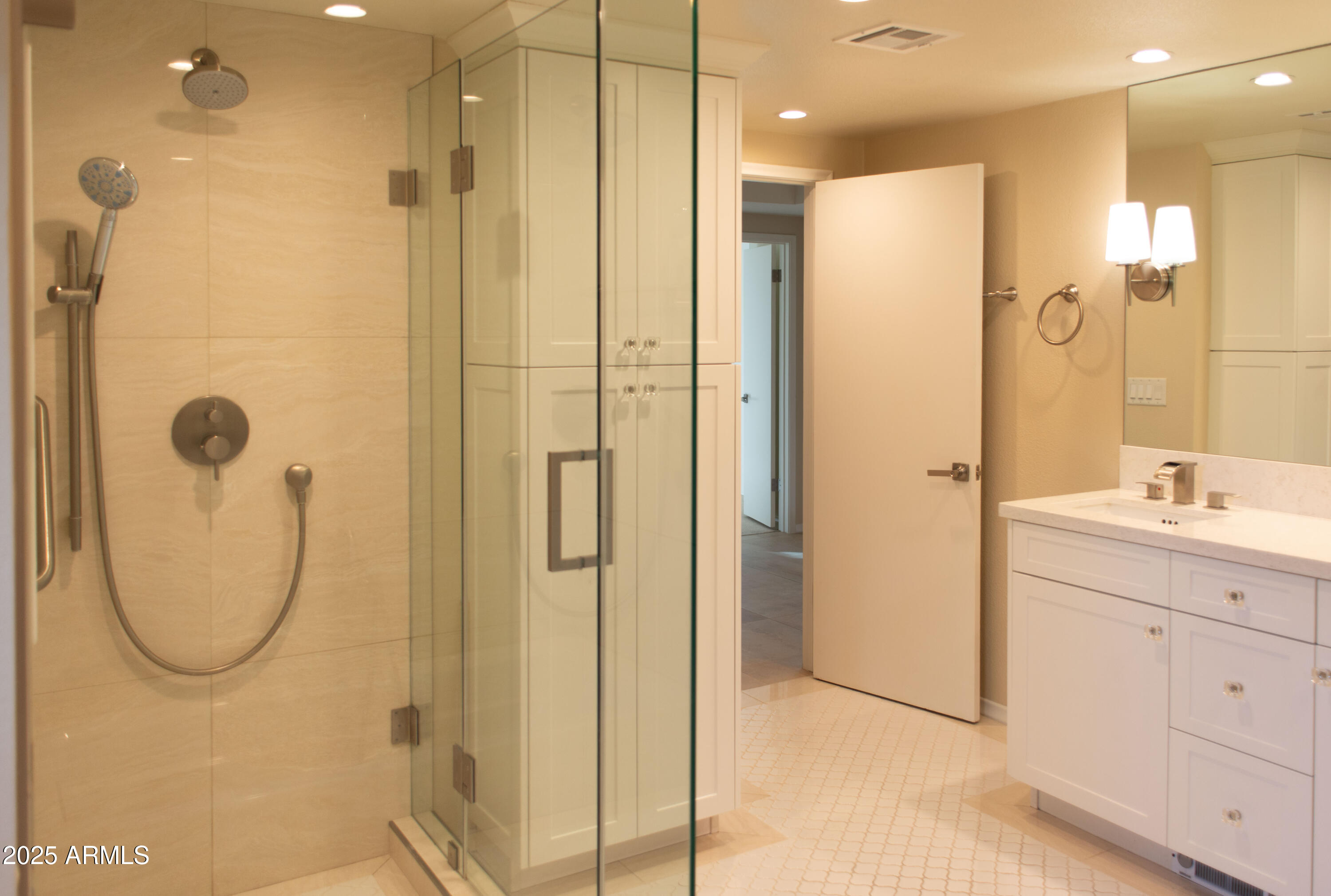 6945 E GLENROSA Avenue