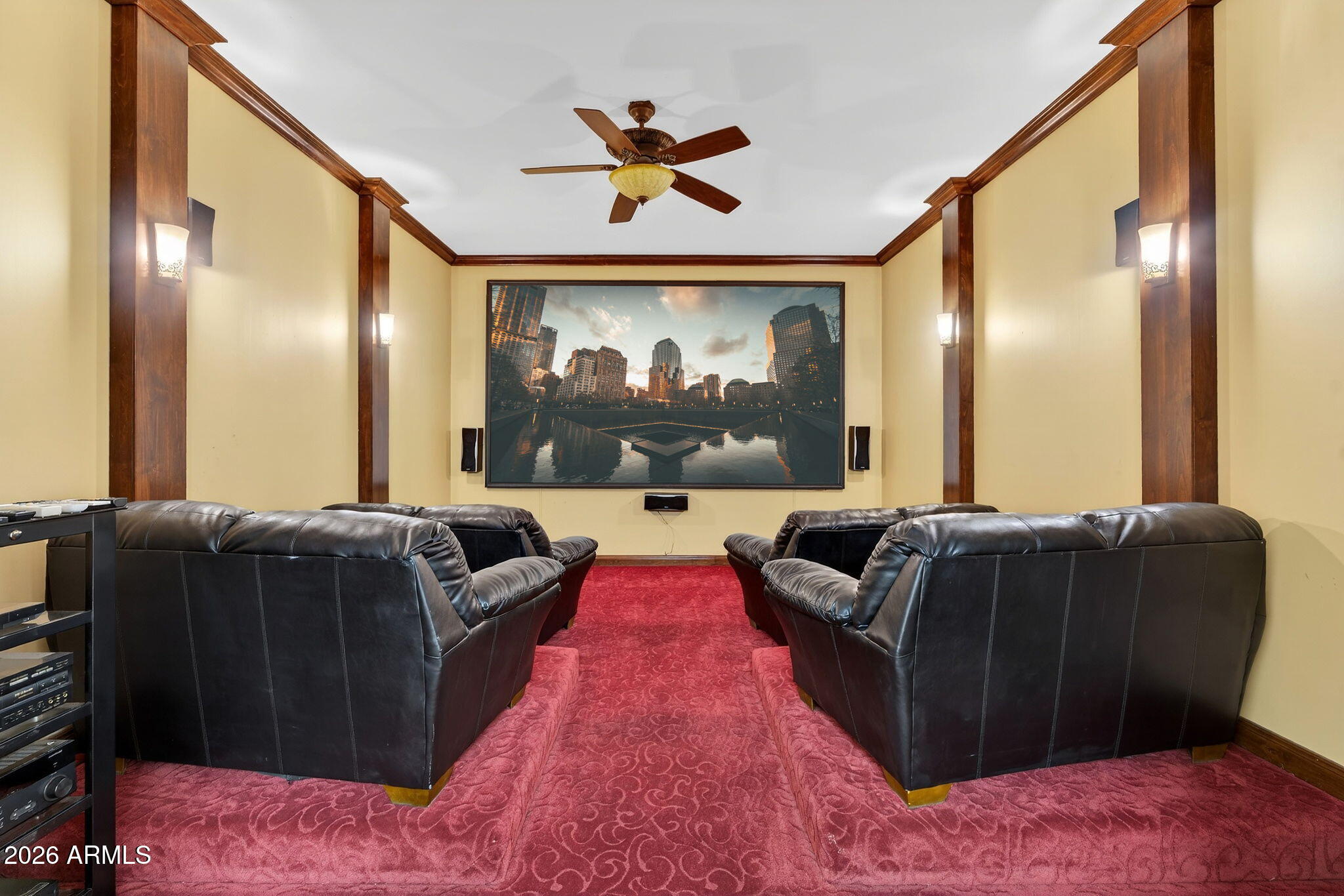 1044 W INDIAN HILLS Place