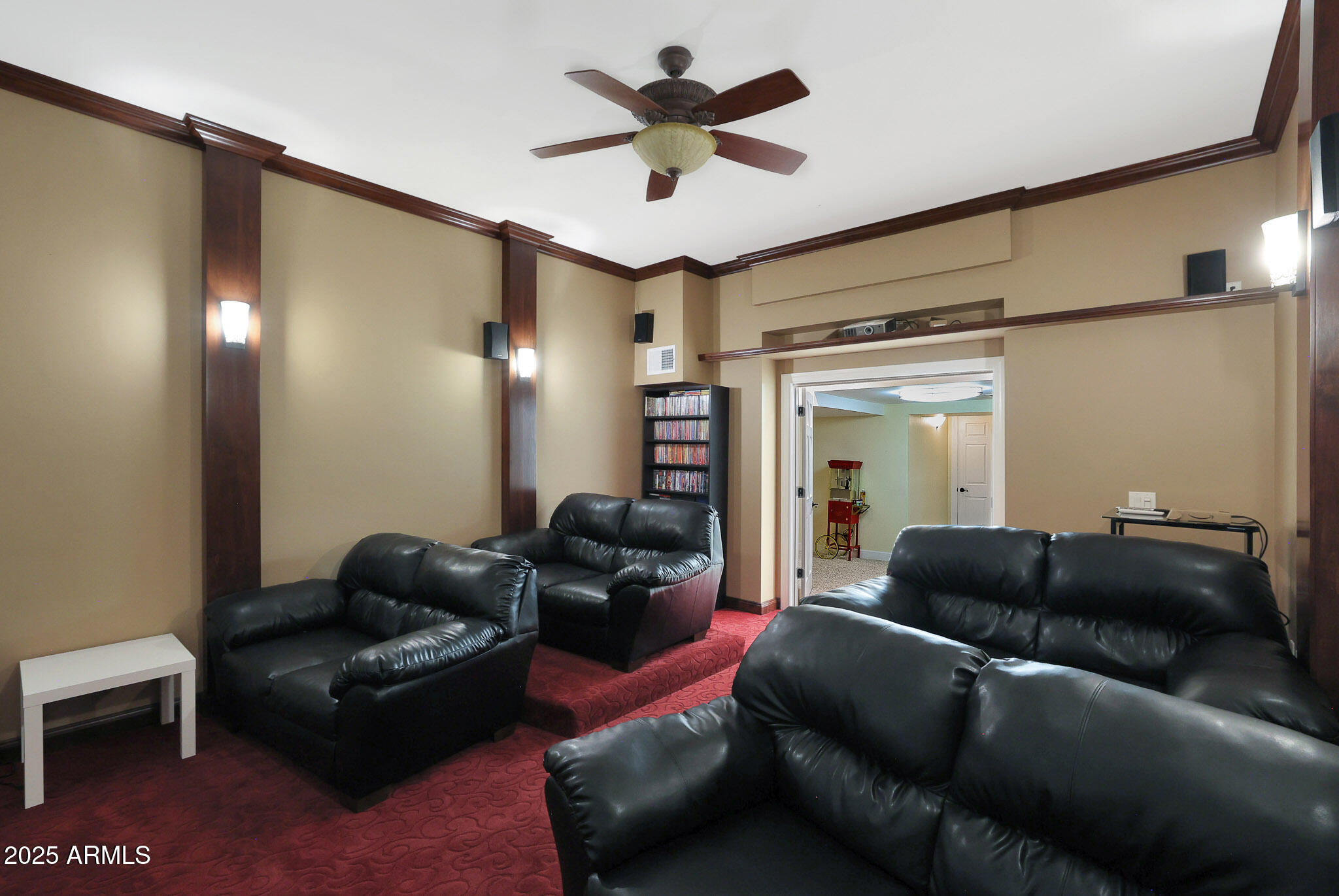 1044 W INDIAN HILLS Place