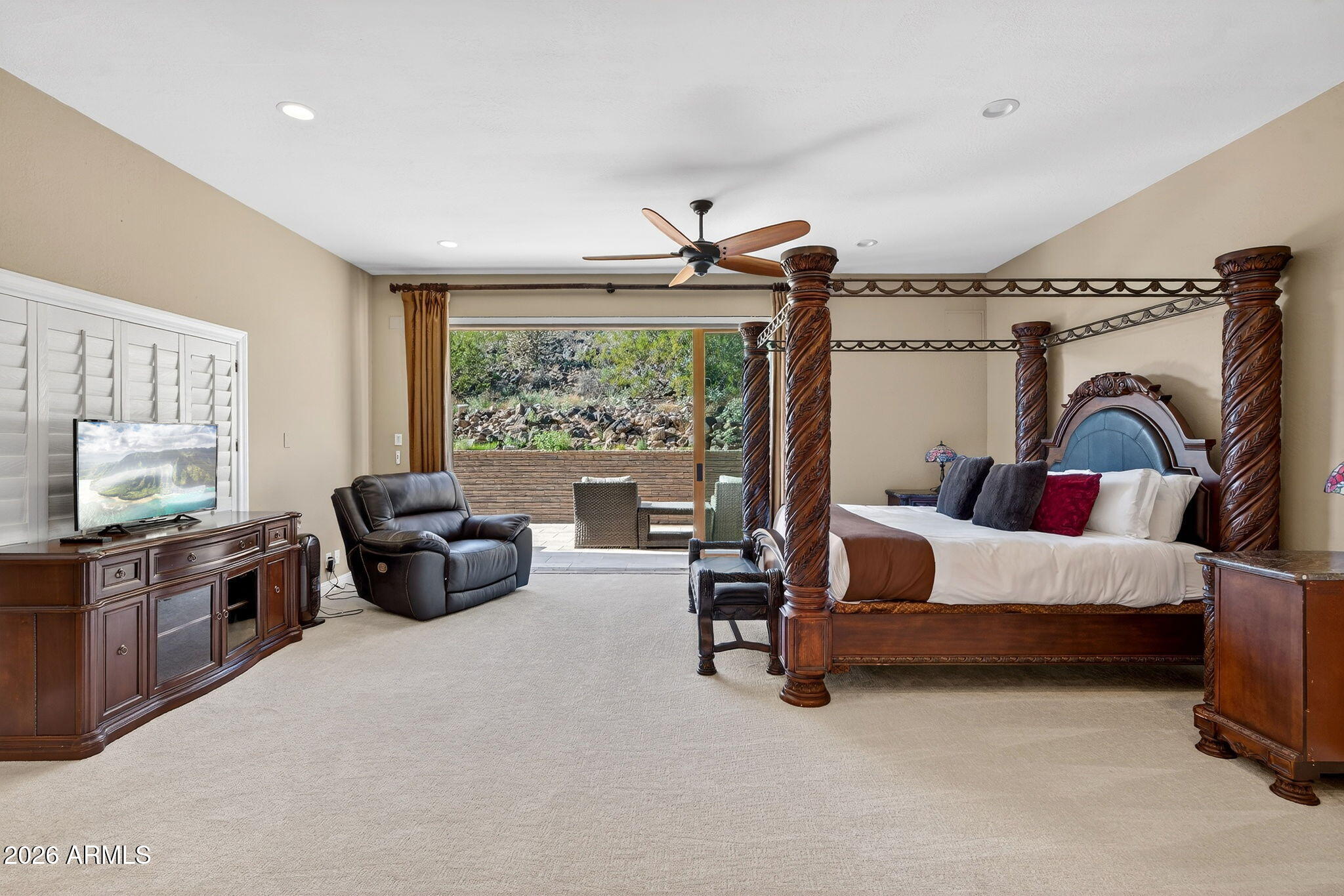 1044 W INDIAN HILLS Place