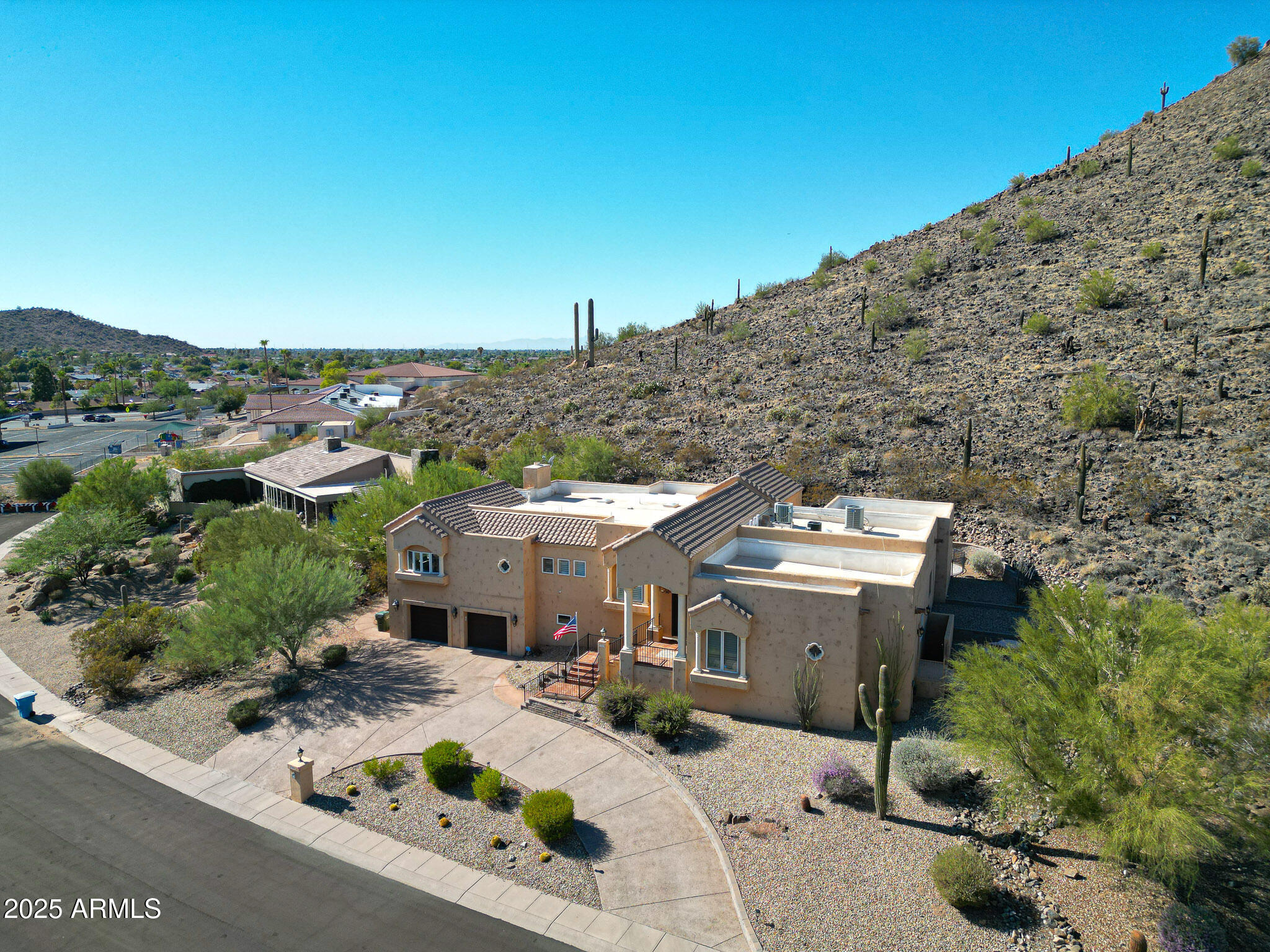 1044 W INDIAN HILLS Place