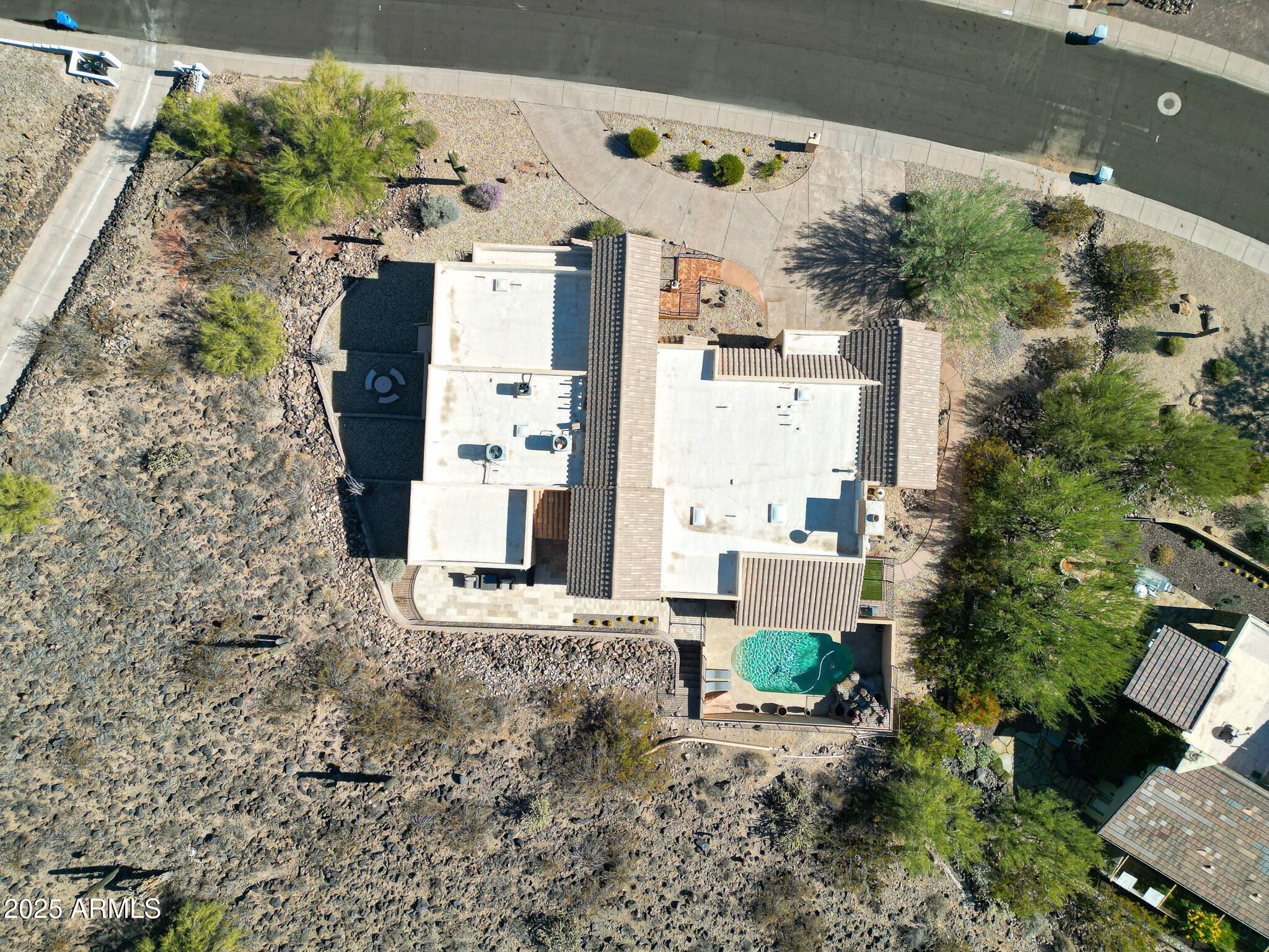 1044 W INDIAN HILLS Place