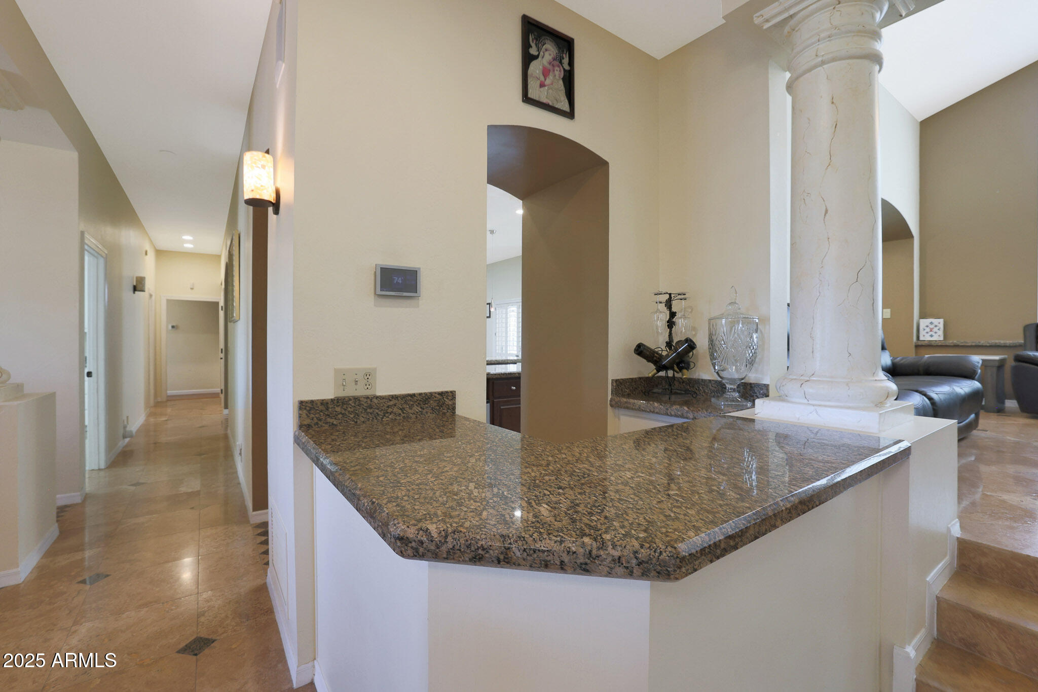 1044 W INDIAN HILLS Place