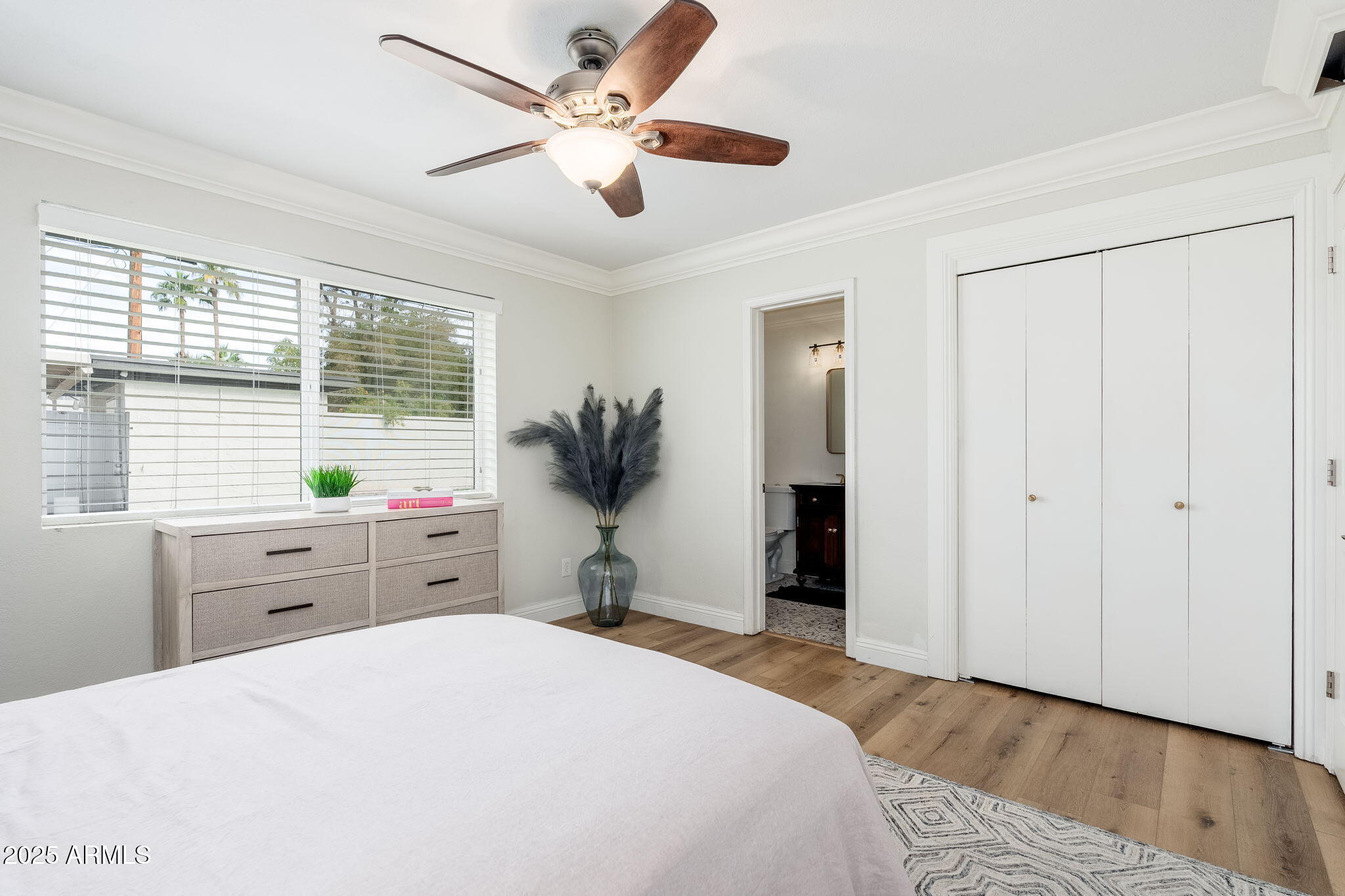 3002 E WHITTON Avenue