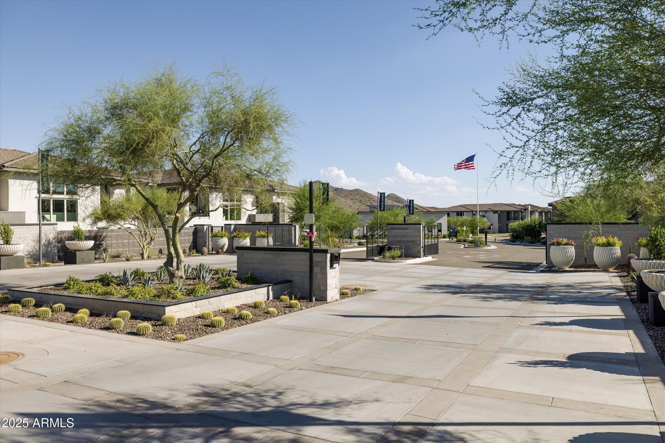 2121 W Sonoran Desert Drive 8