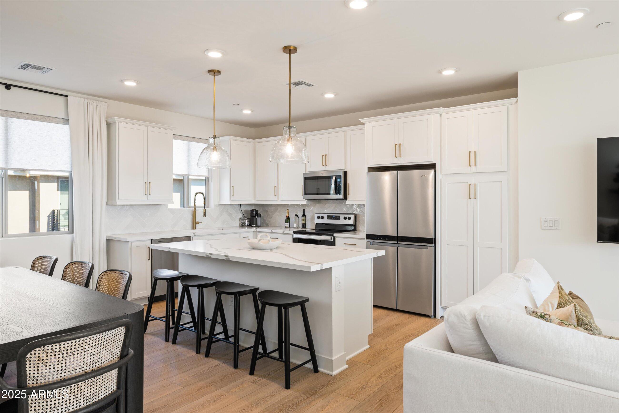 2121 W Sonoran Desert Drive 8