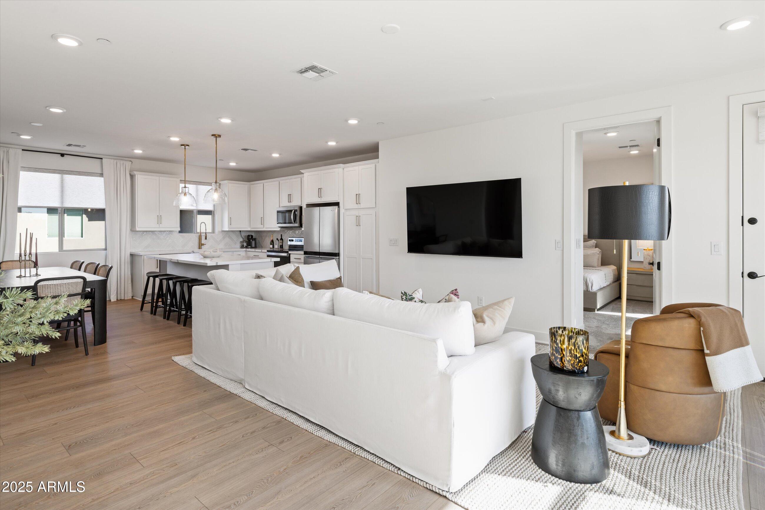 2121 W Sonoran Desert Drive 8