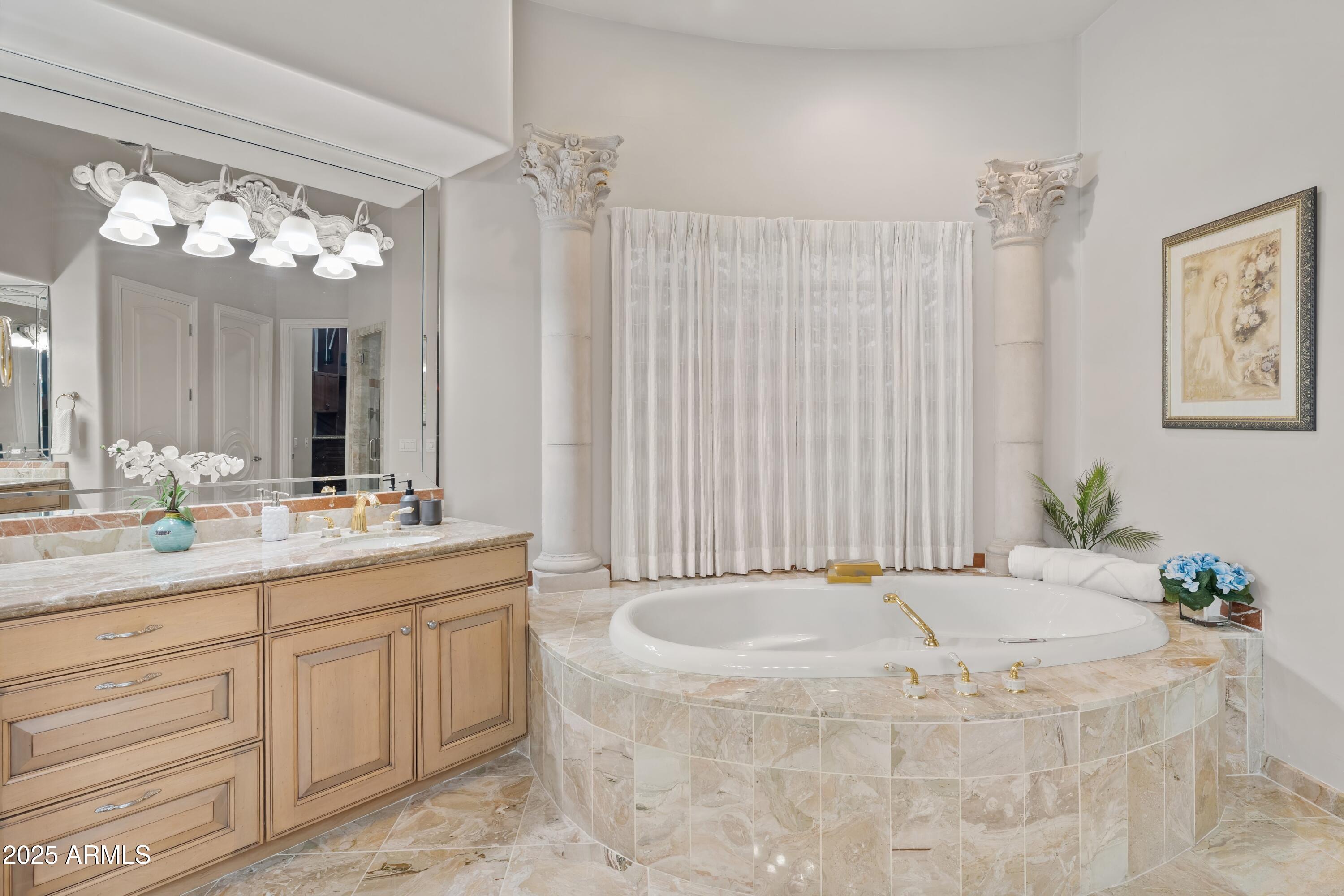 6621 N ARIZONA BILTMORE Circle