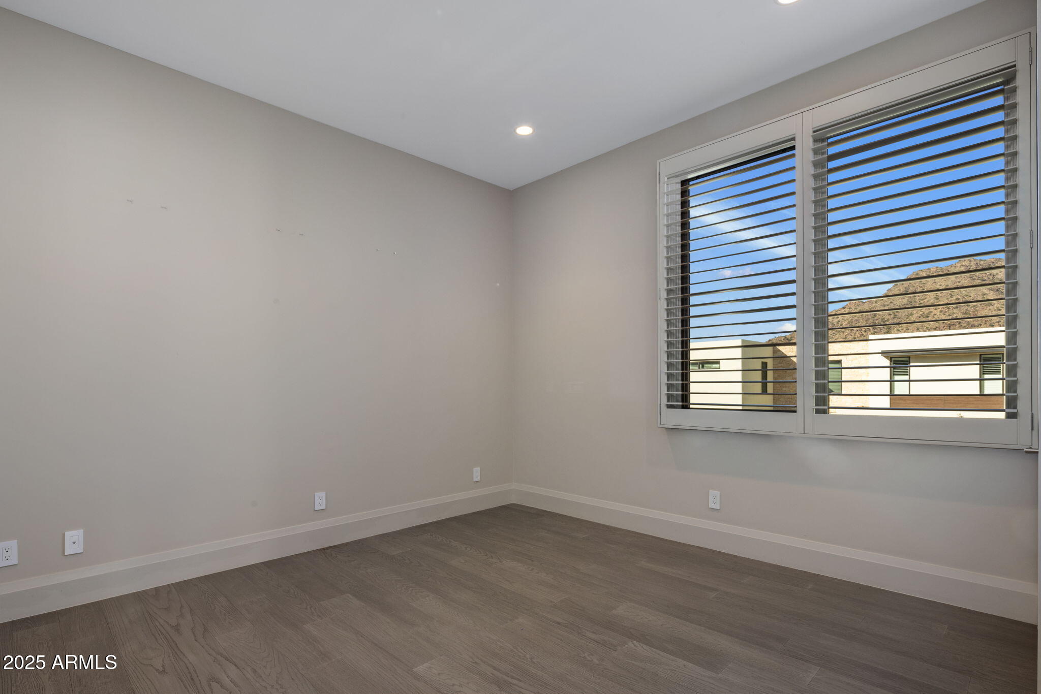 5541 E STELLA Lane