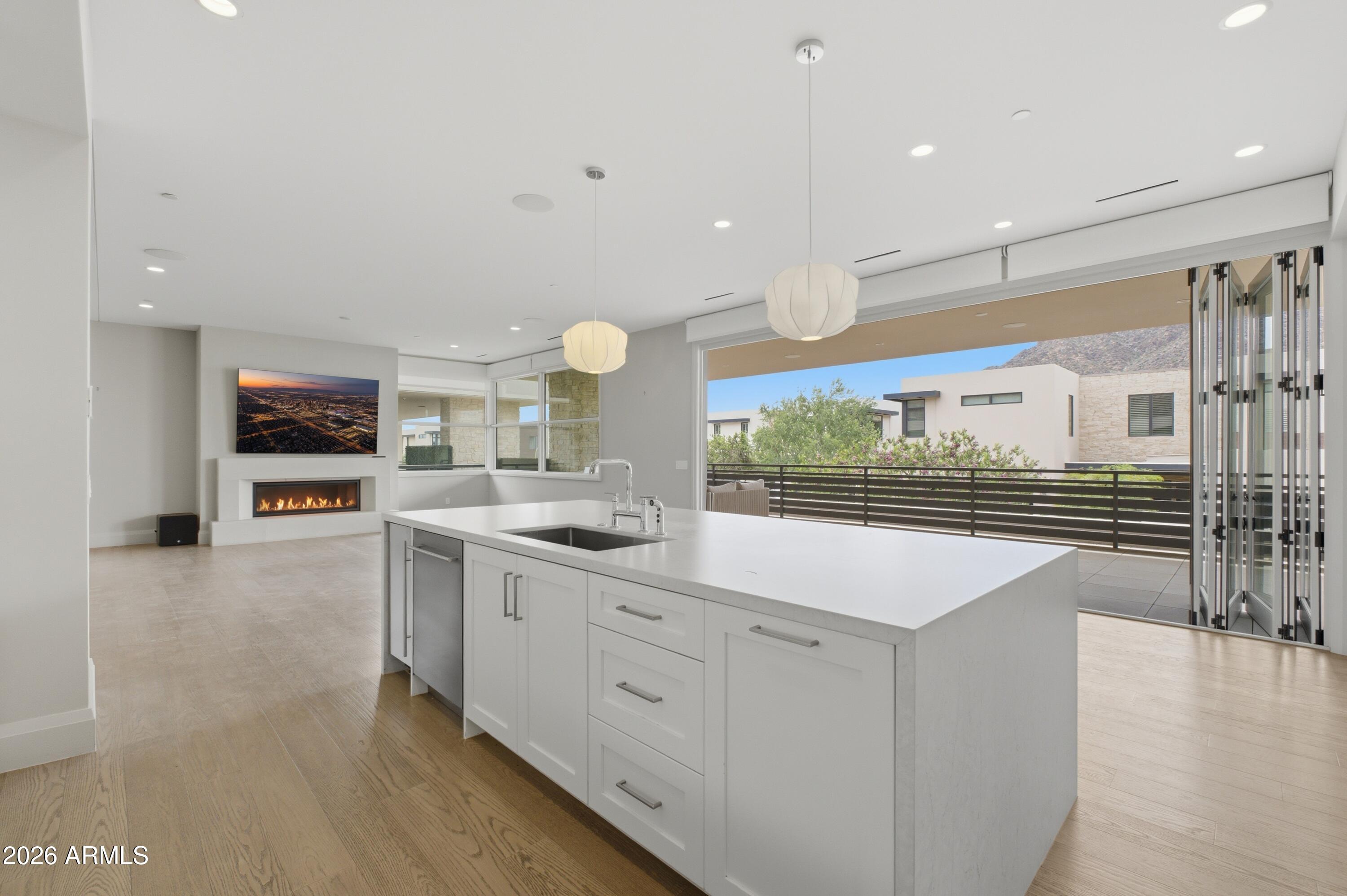 5541 E STELLA Lane