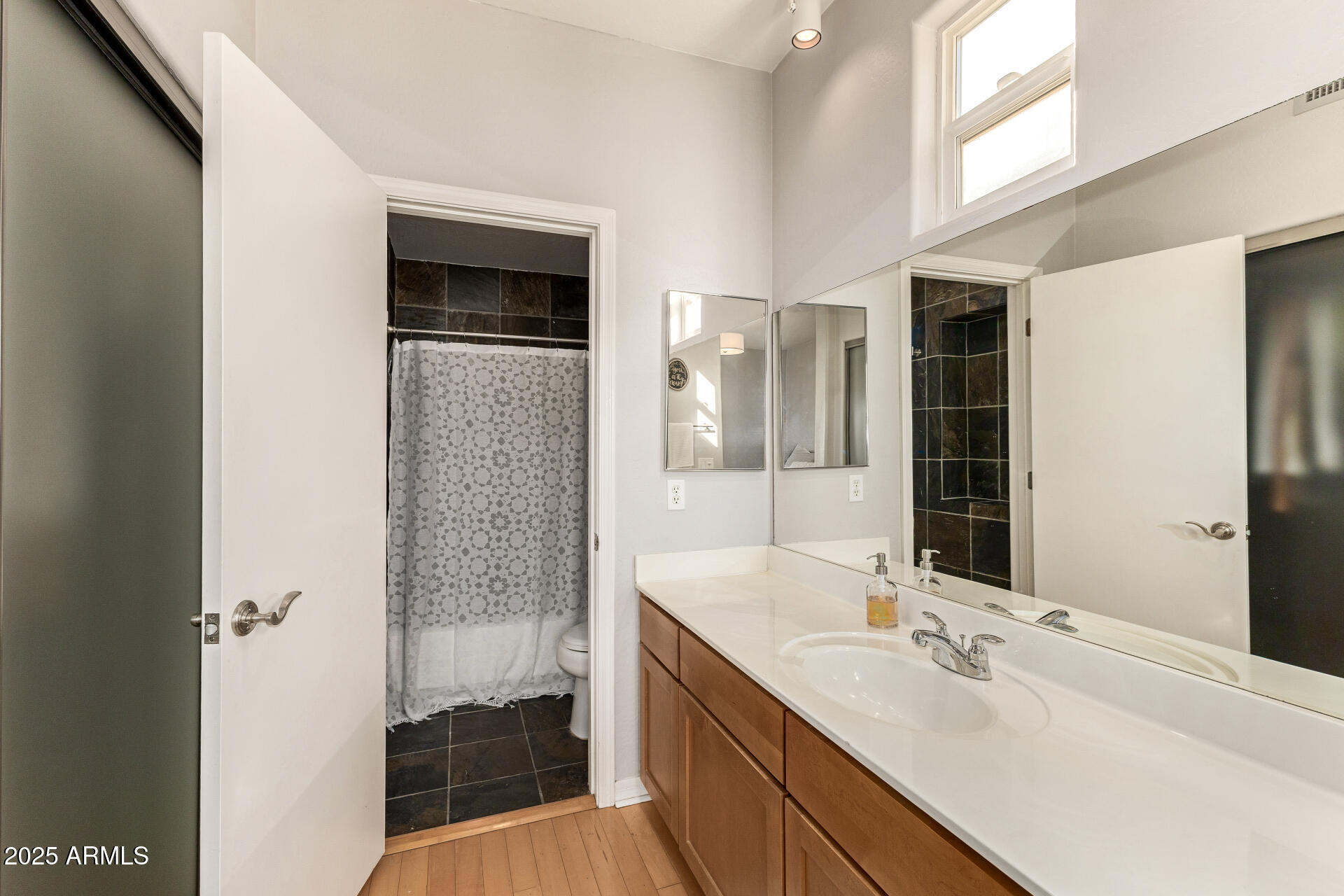 706 E WASHINGTON Street 114