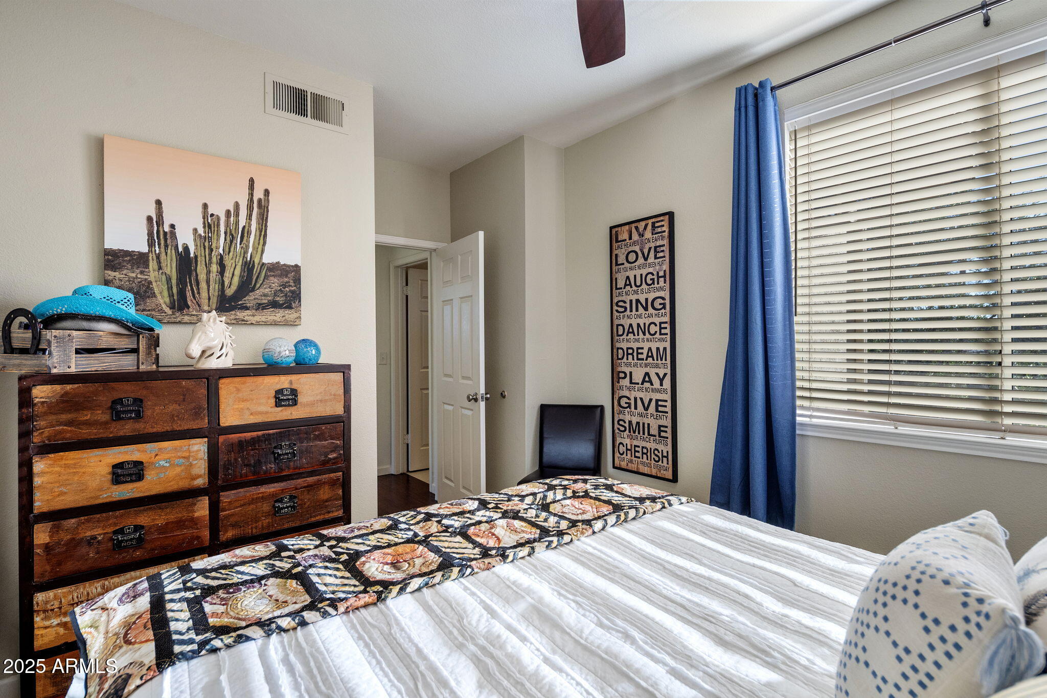 7009 E ACOMA Drive 2001