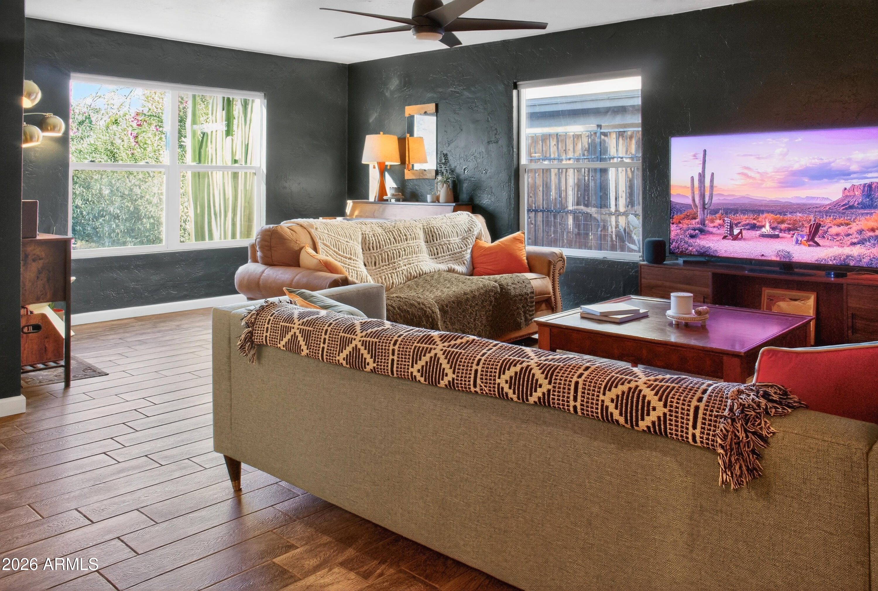 2210 E CAMBRIDGE Avenue