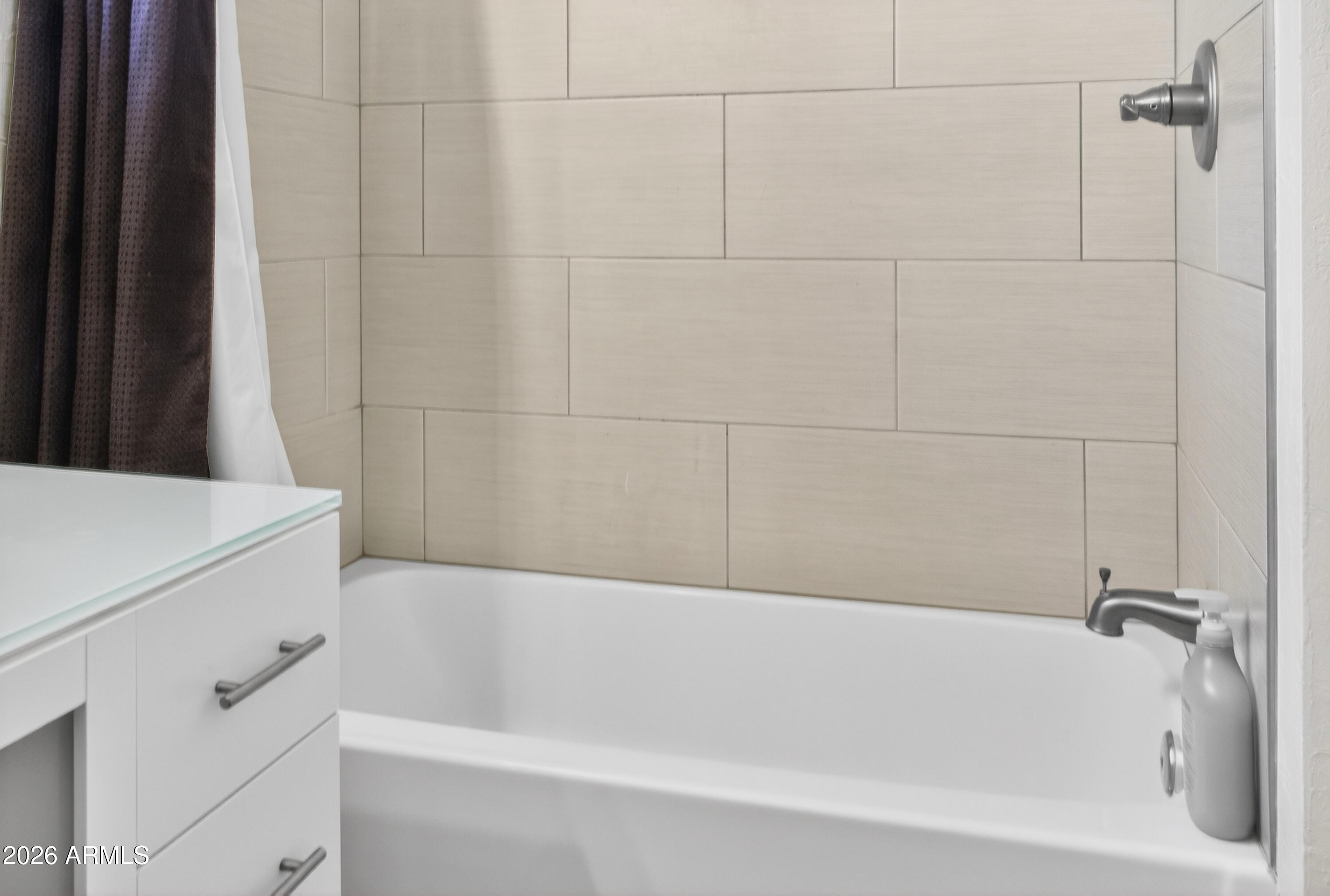 2210 E CAMBRIDGE Avenue