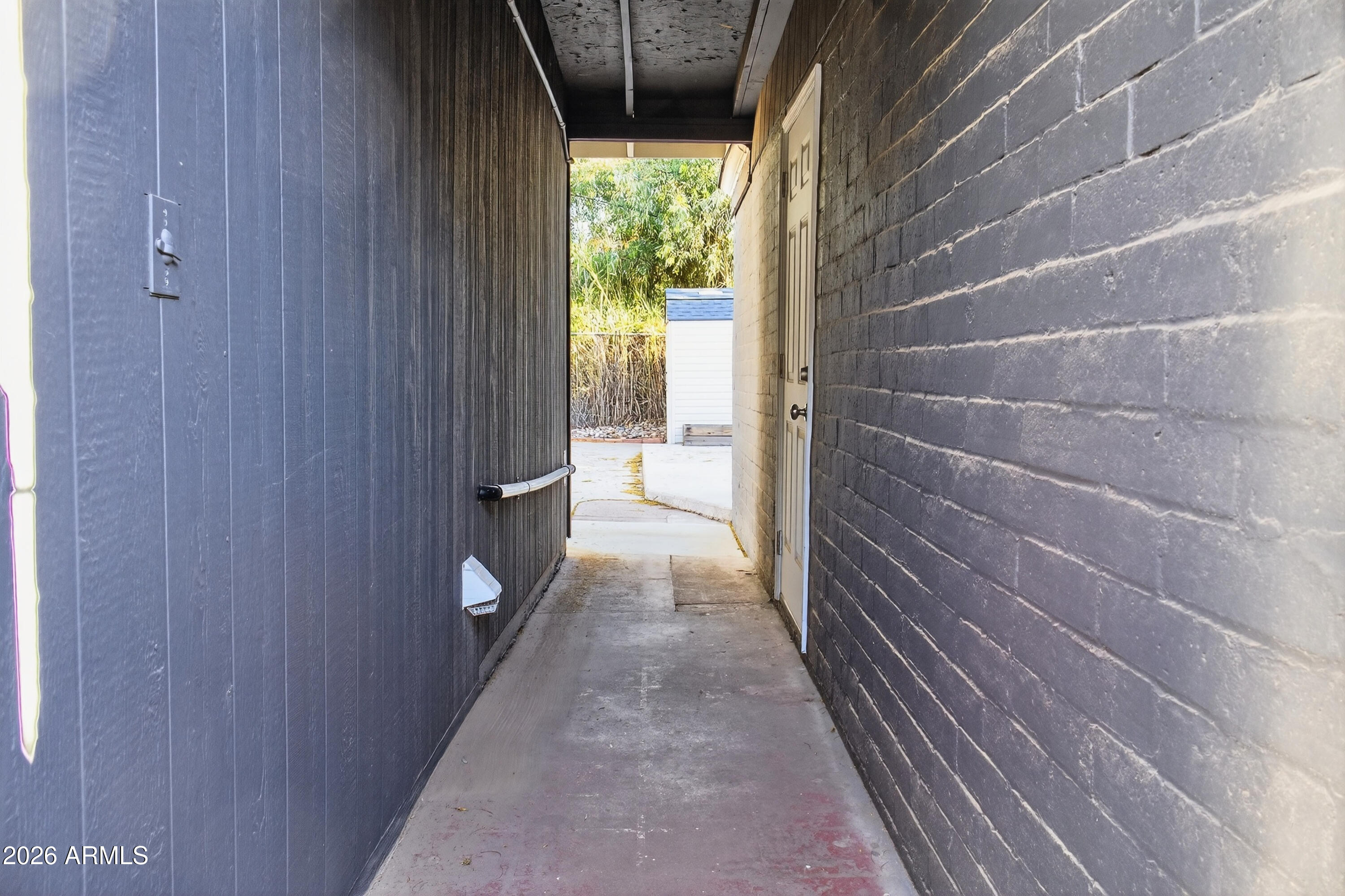 2210 E CAMBRIDGE Avenue