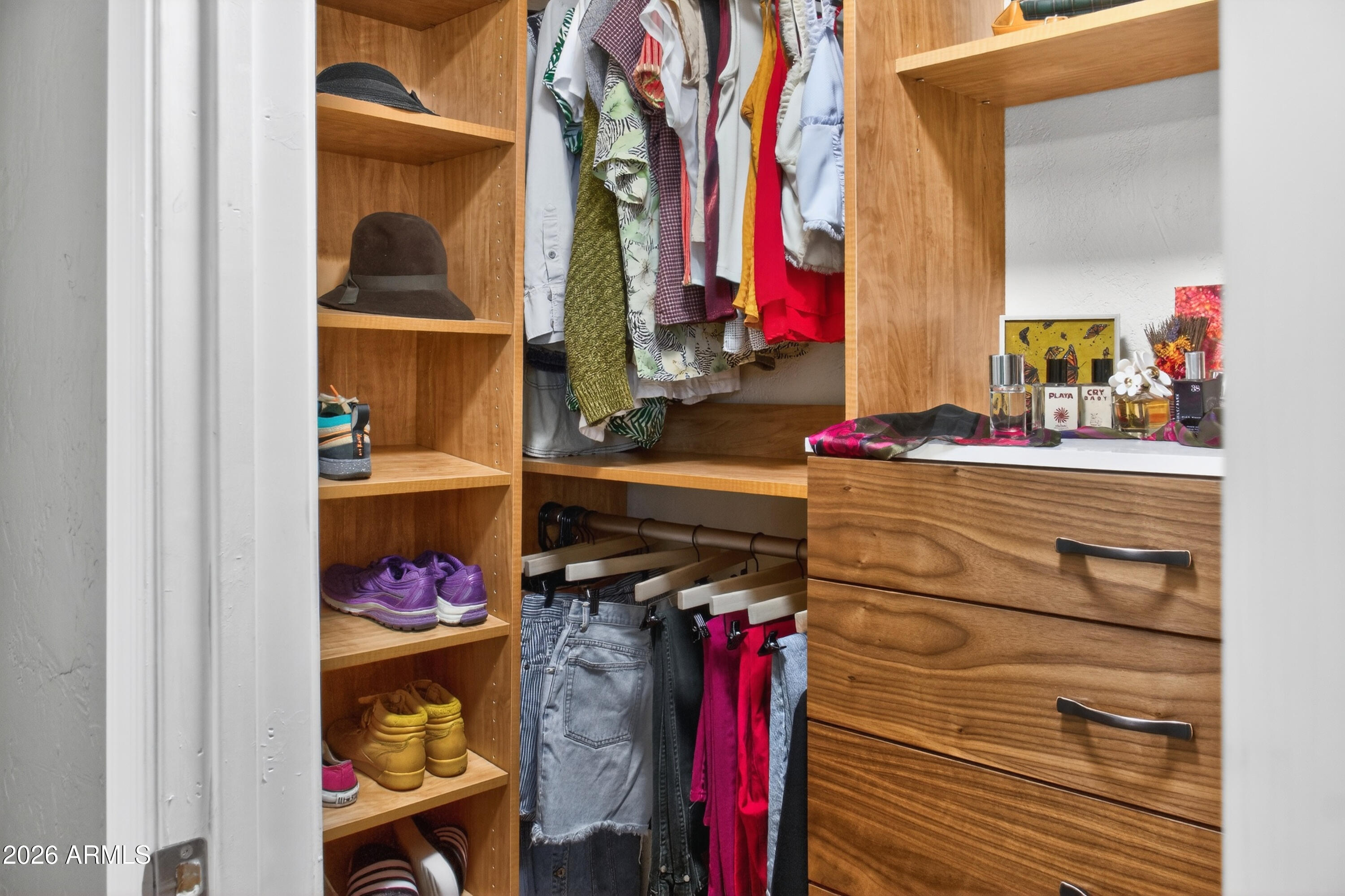 2210 E CAMBRIDGE Avenue