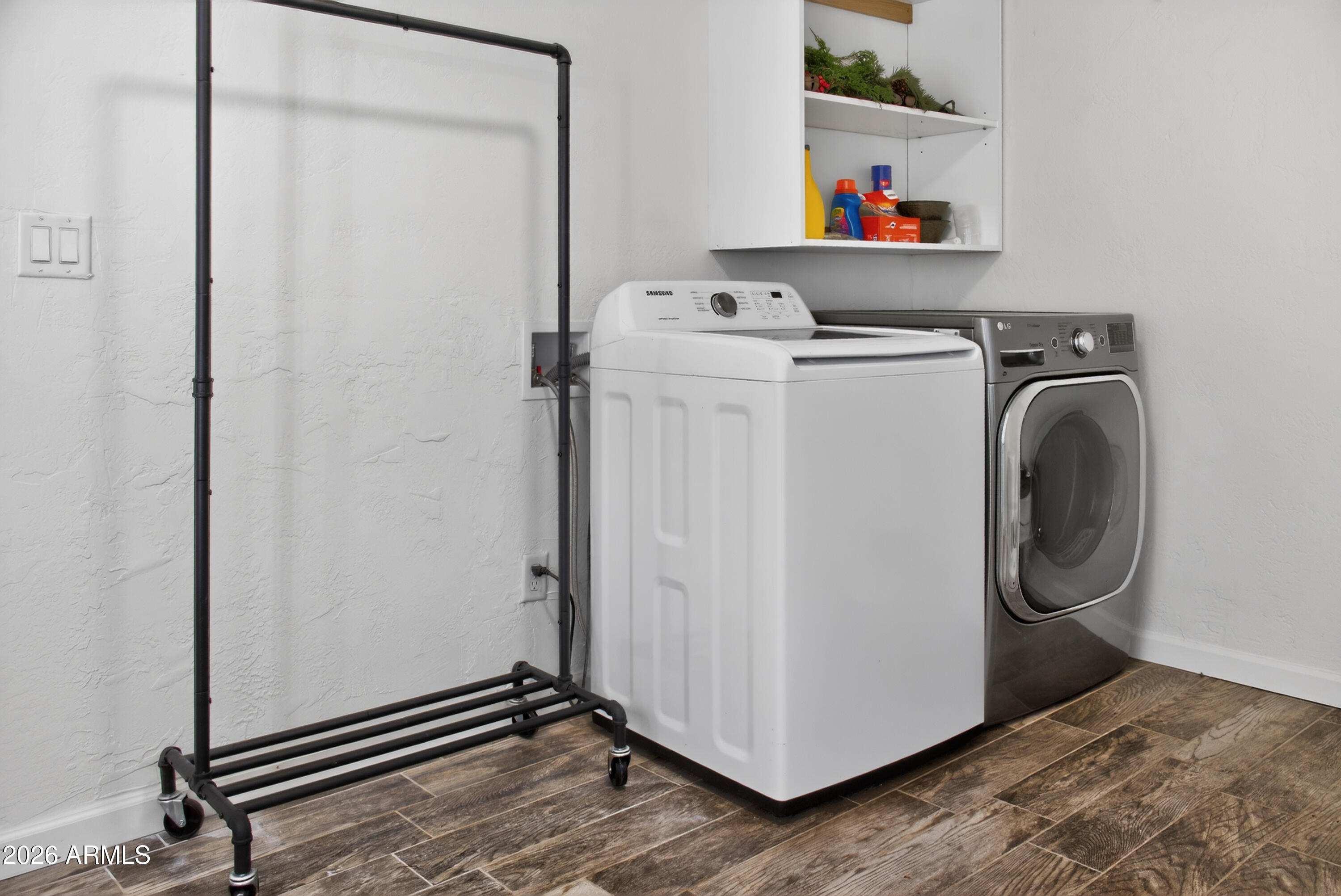 2210 E CAMBRIDGE Avenue