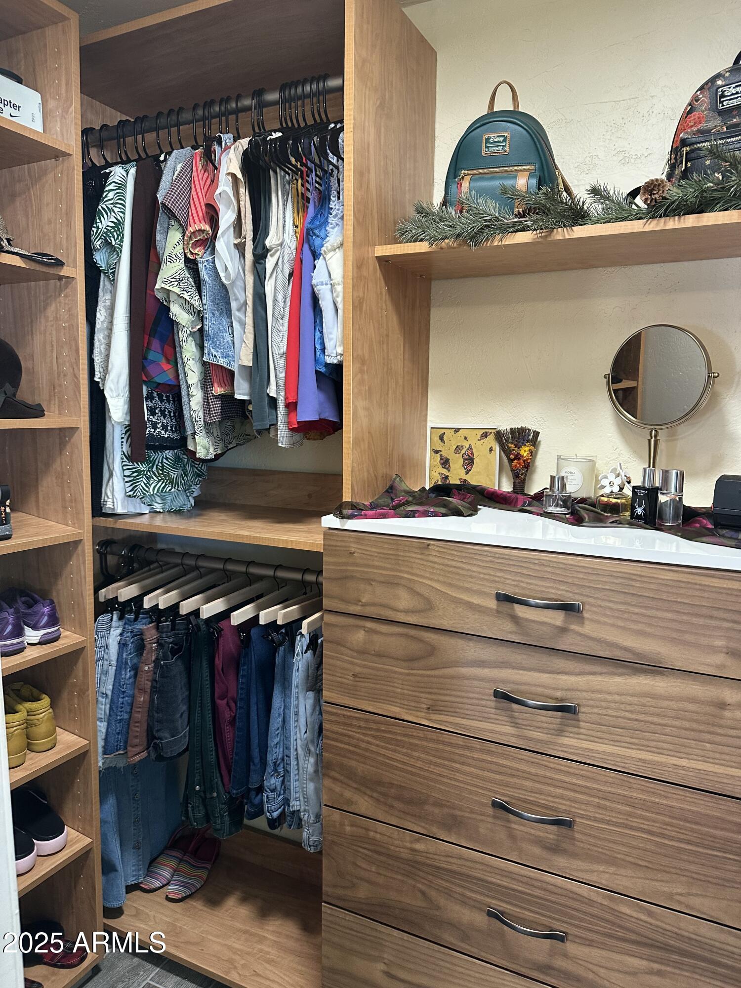 2210 E CAMBRIDGE Avenue