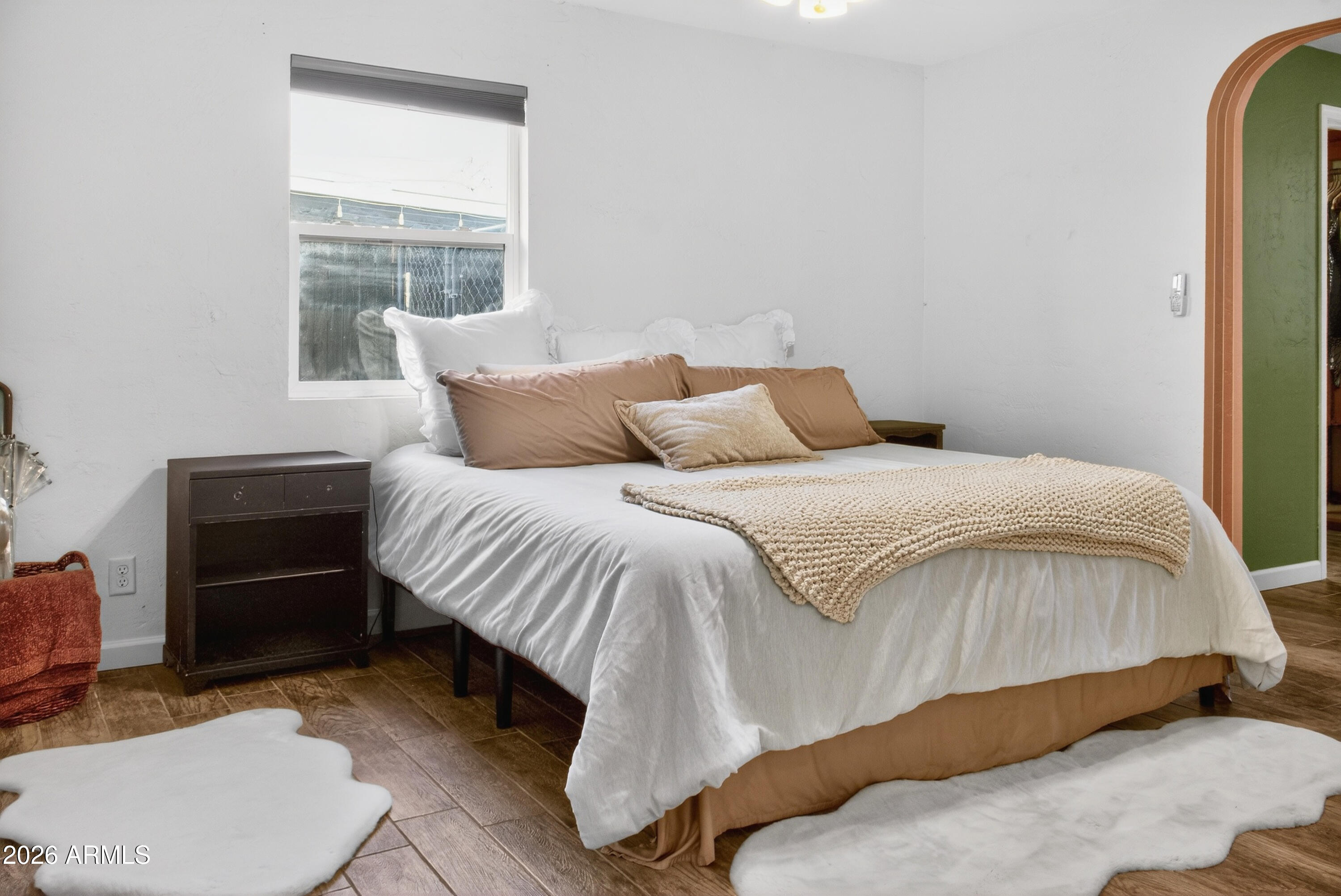 2210 E CAMBRIDGE Avenue