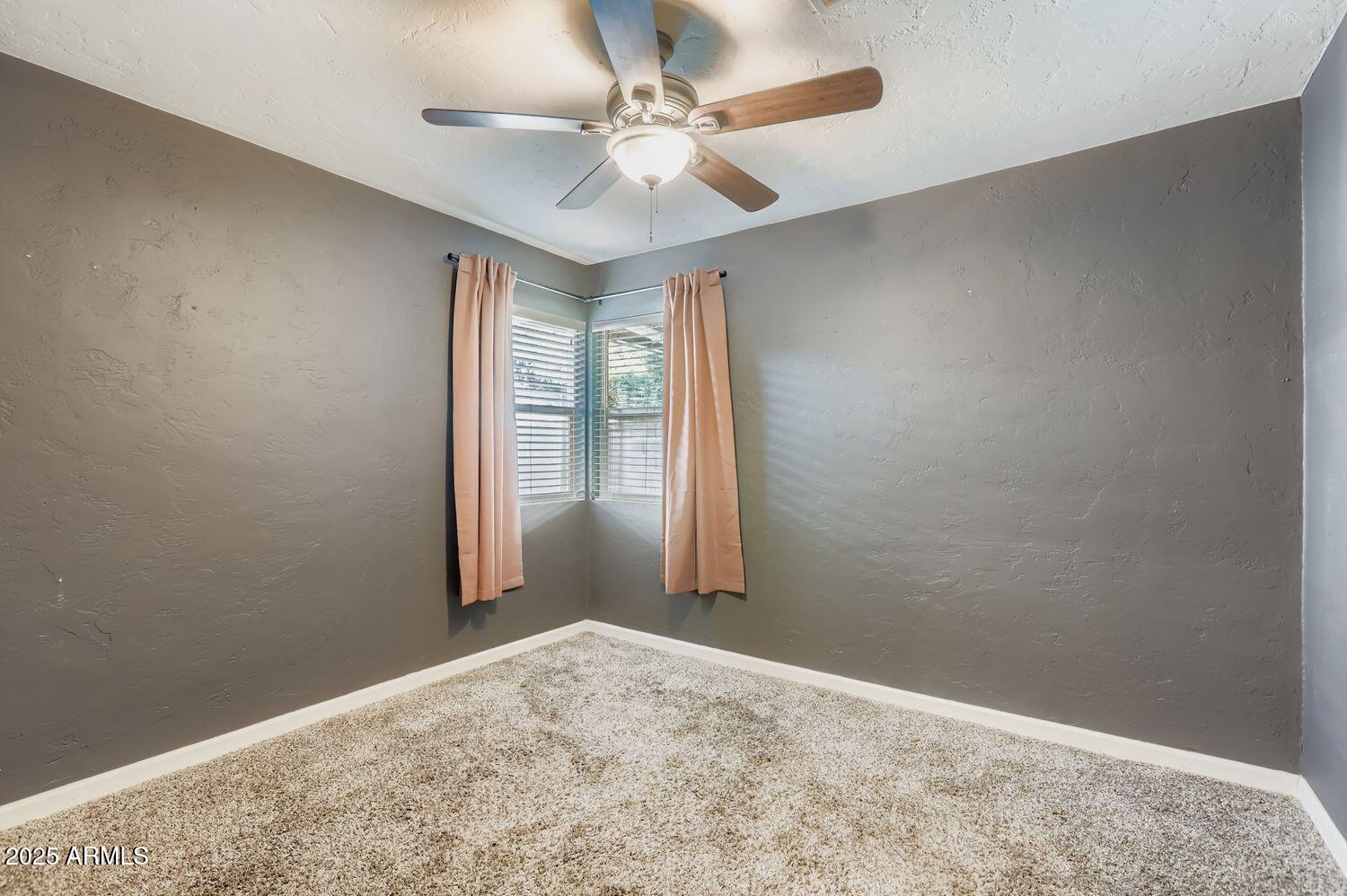 2210 E CAMBRIDGE Avenue