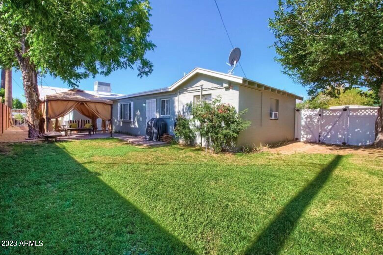 1430 E MEADOWBROOK Avenue