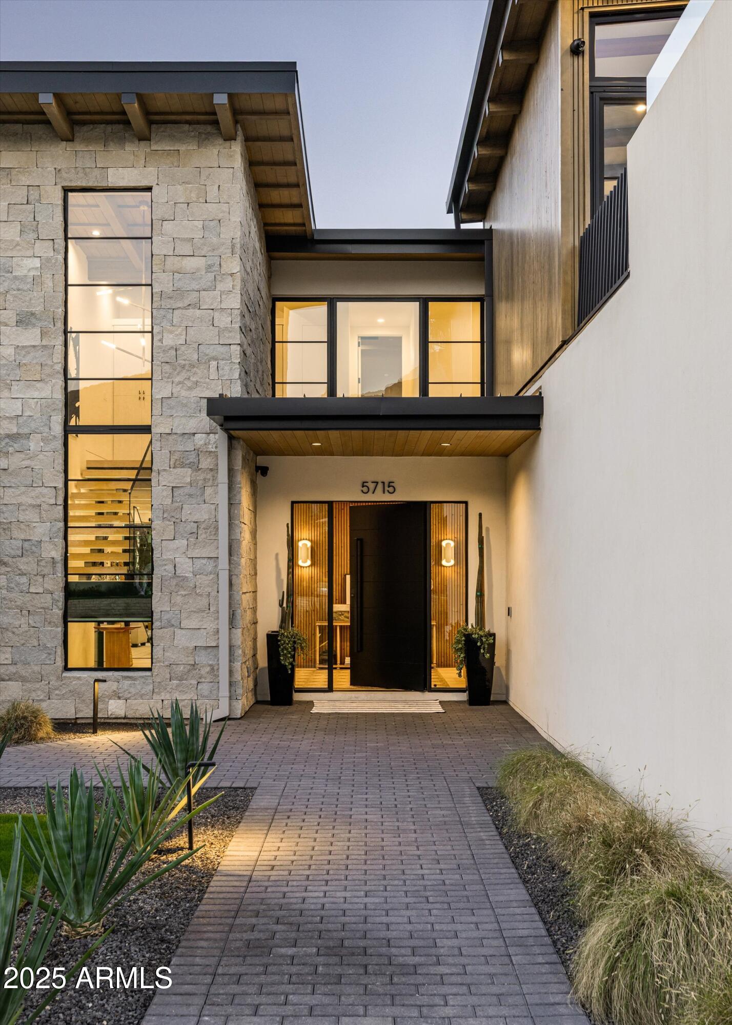 5715 E MONTEROSA Street